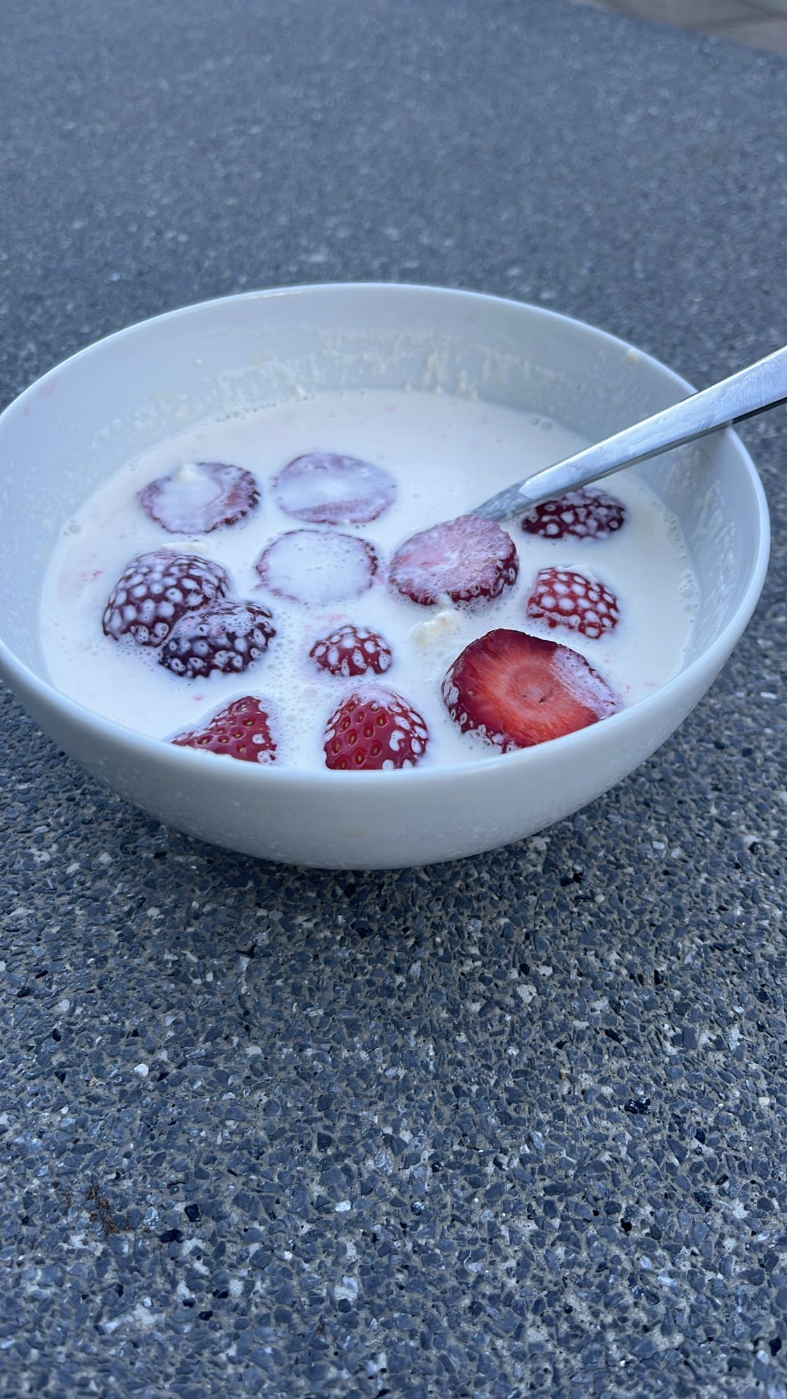 Jordgubbar med mjölk