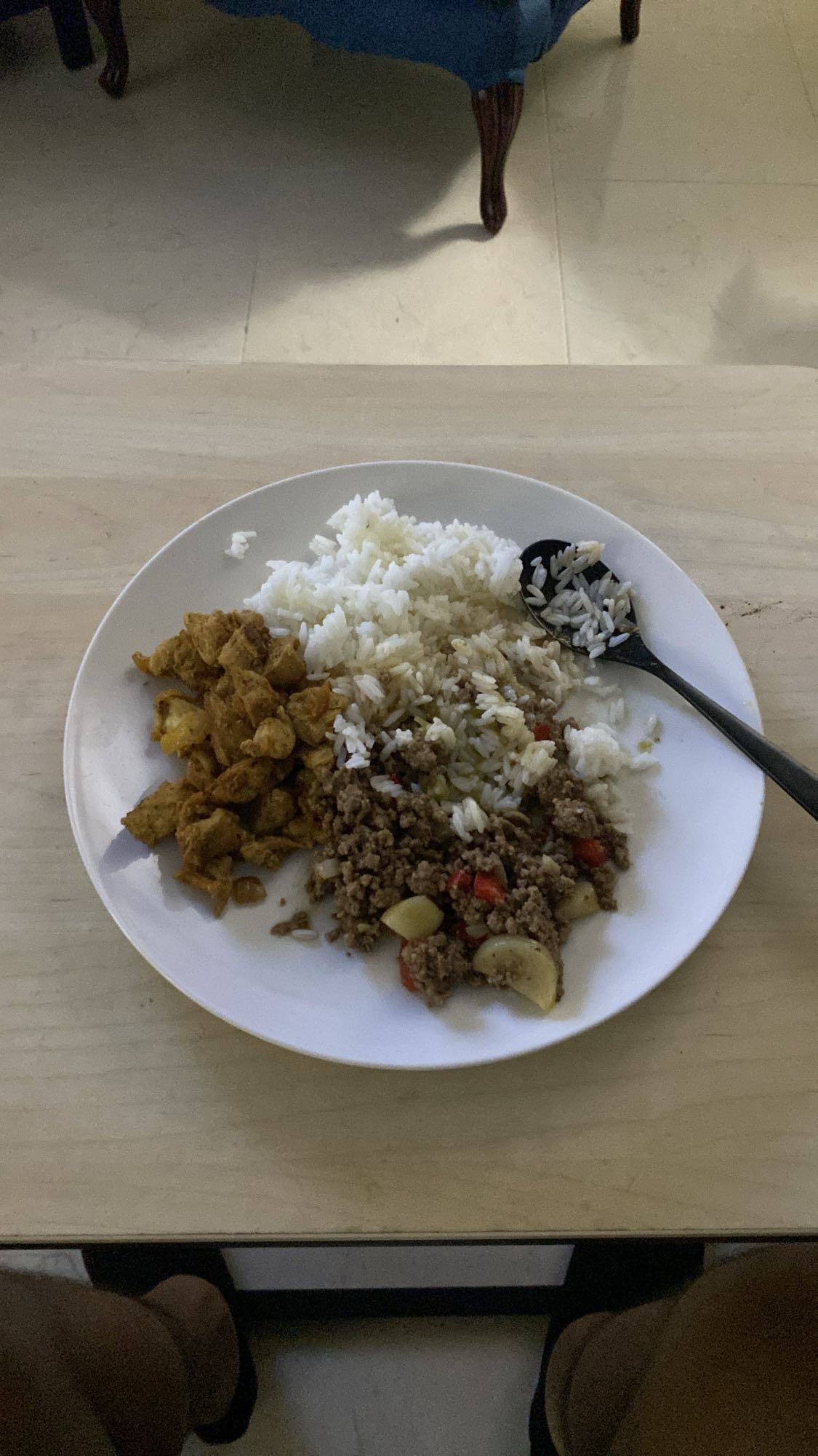 Arroz con carne y pollo