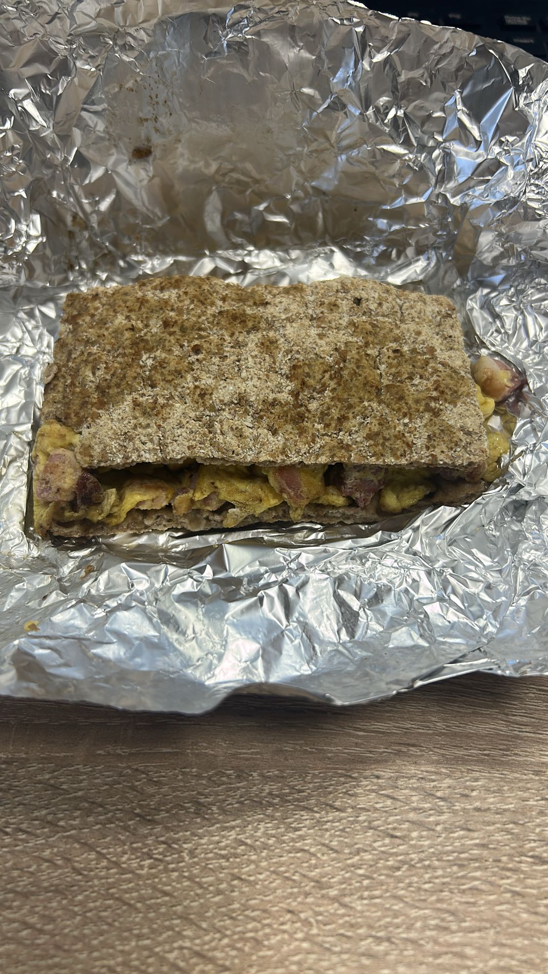 Sandviș cu ou și bacon