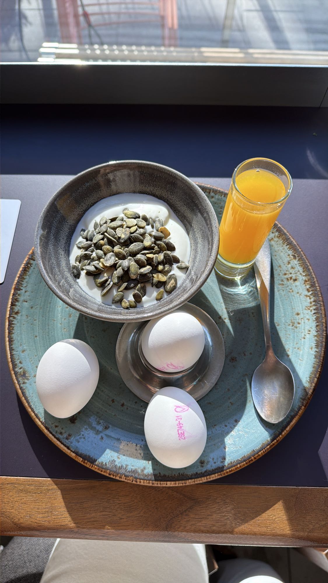 Yoghurt med frön och ägg