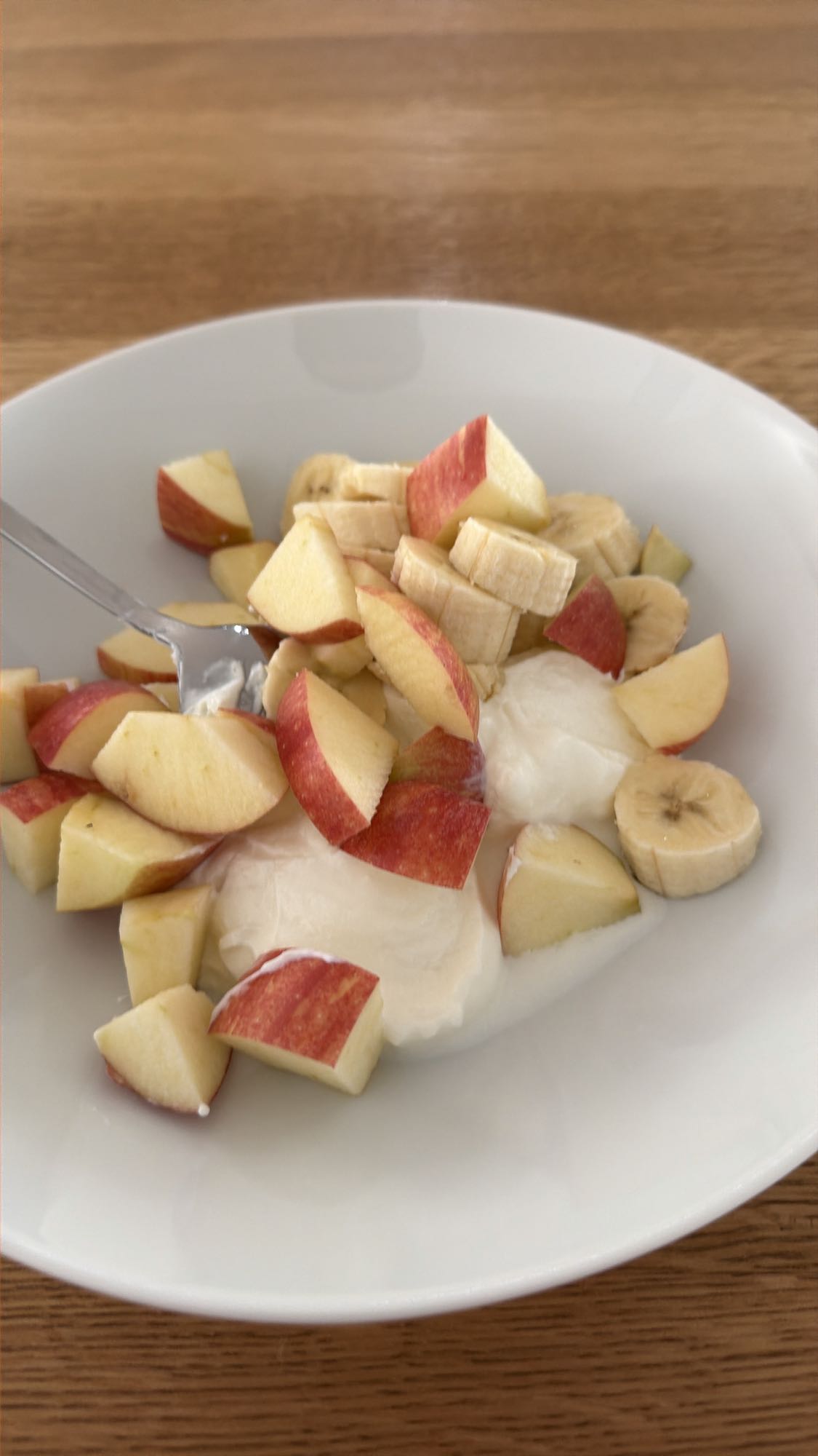 Griechischer Joghurt mit Apfel und Banane
