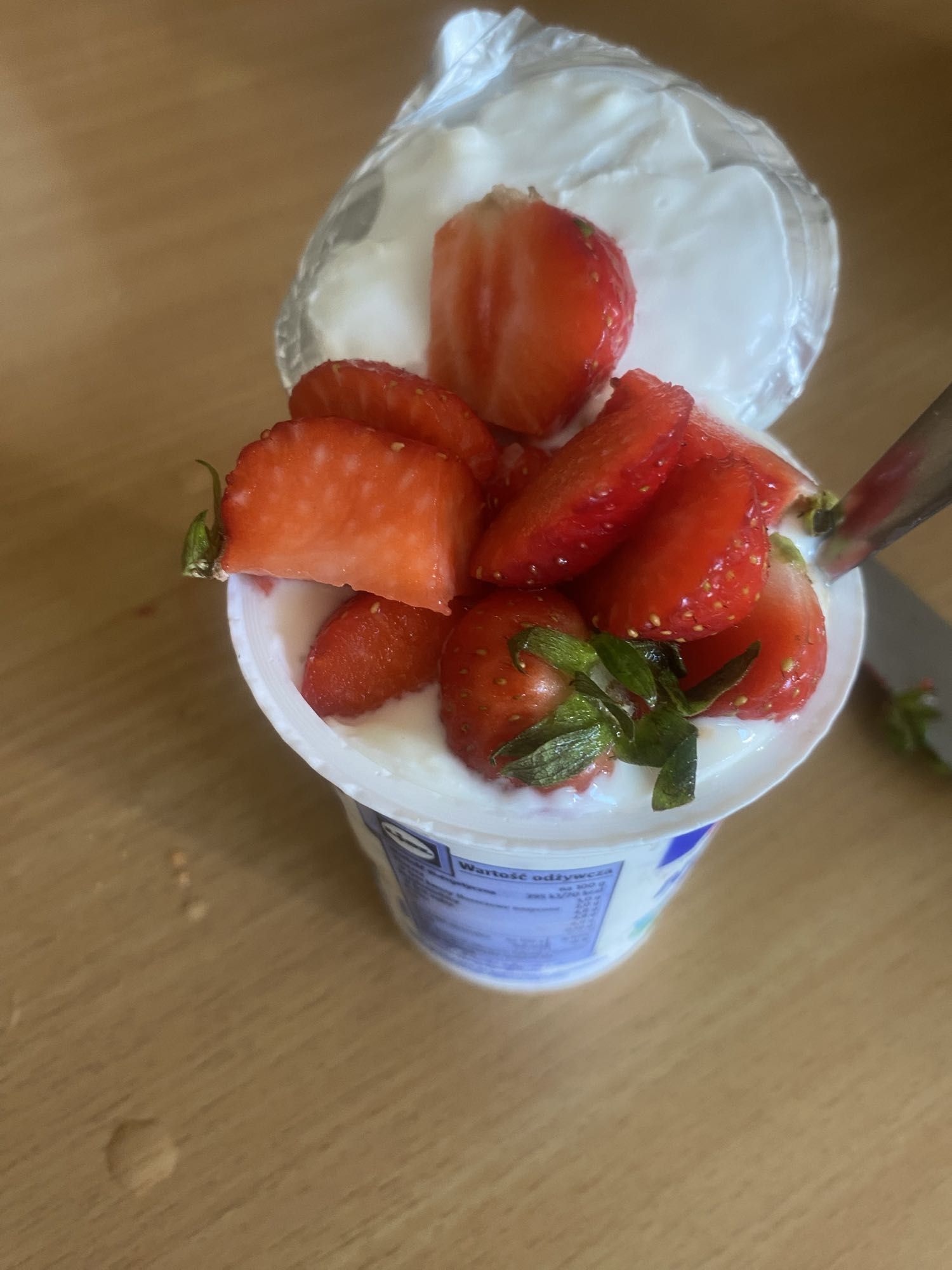 Jogurt z truskawkami