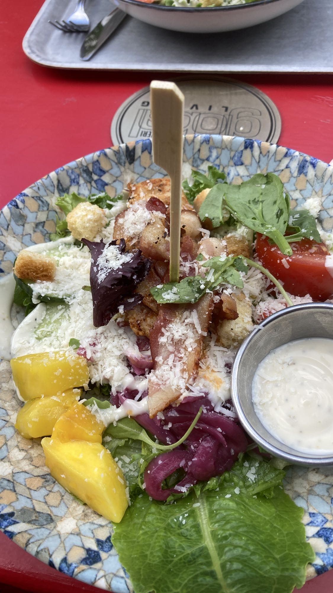 Sallad med bacon och mango