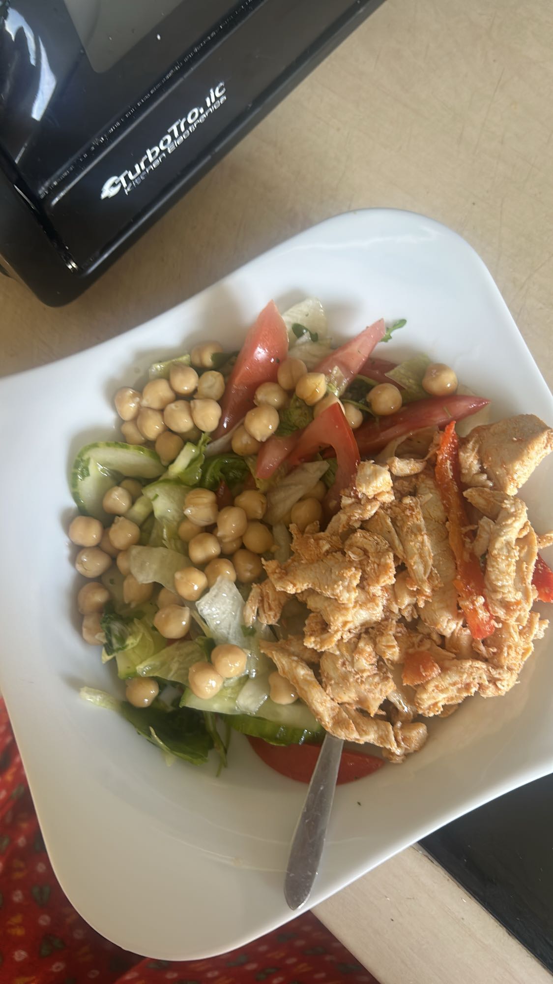 Hähnchen-Kichererbsen-Salat