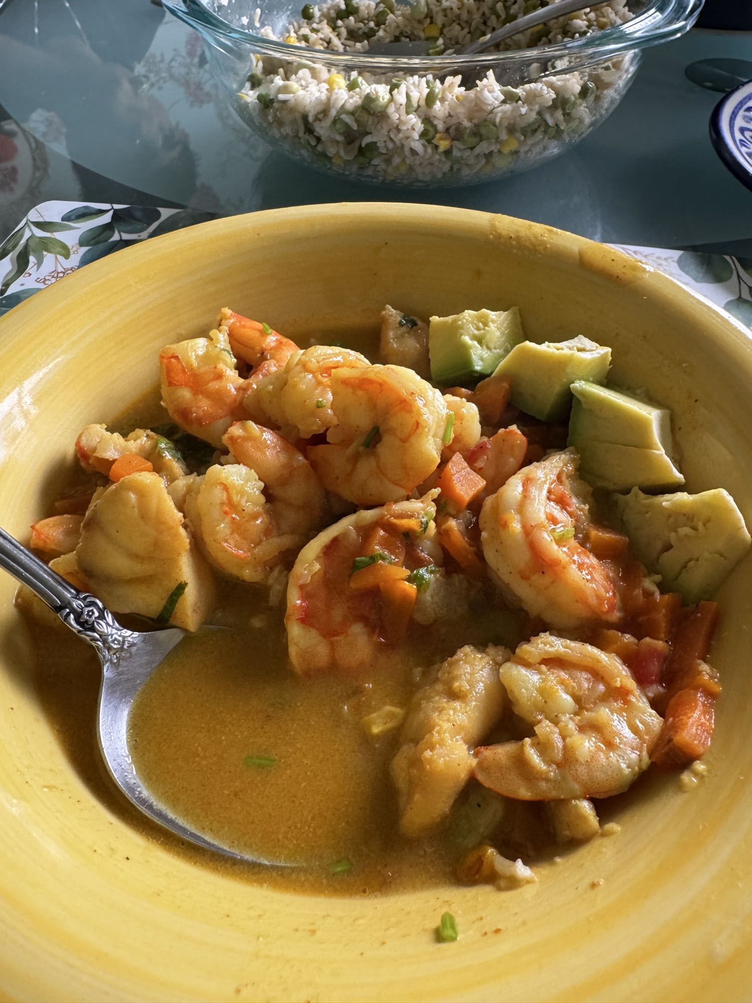 camarones con aguacate
