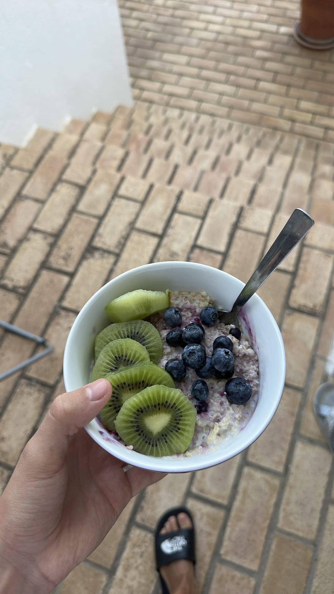 avena con kiwi y arándanos