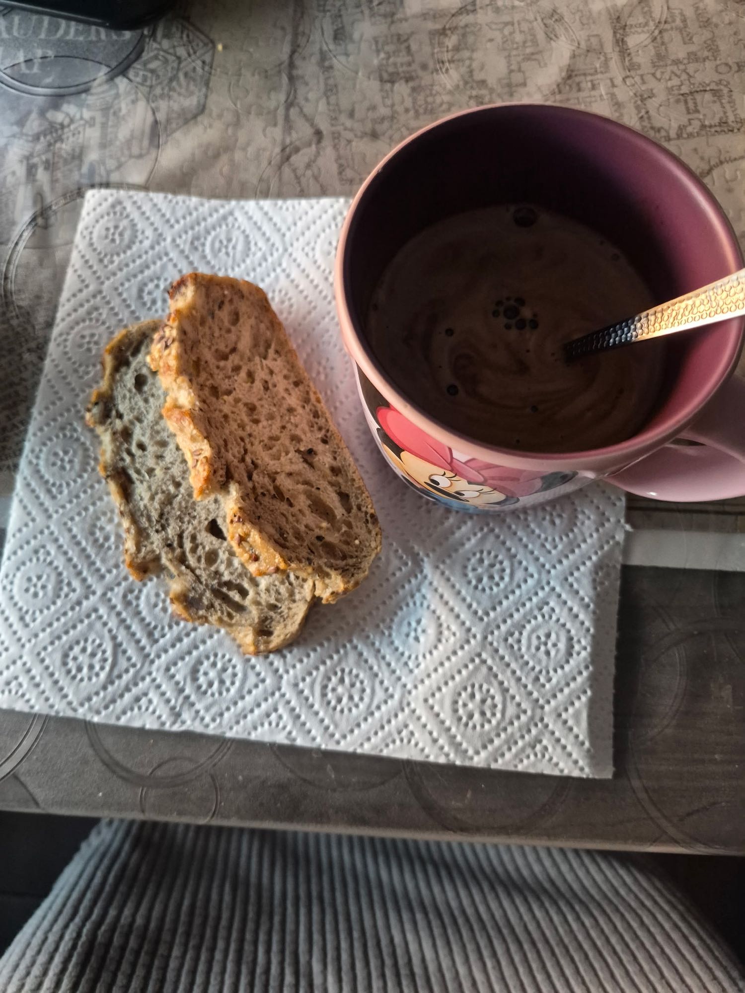 Café et pain aux graines