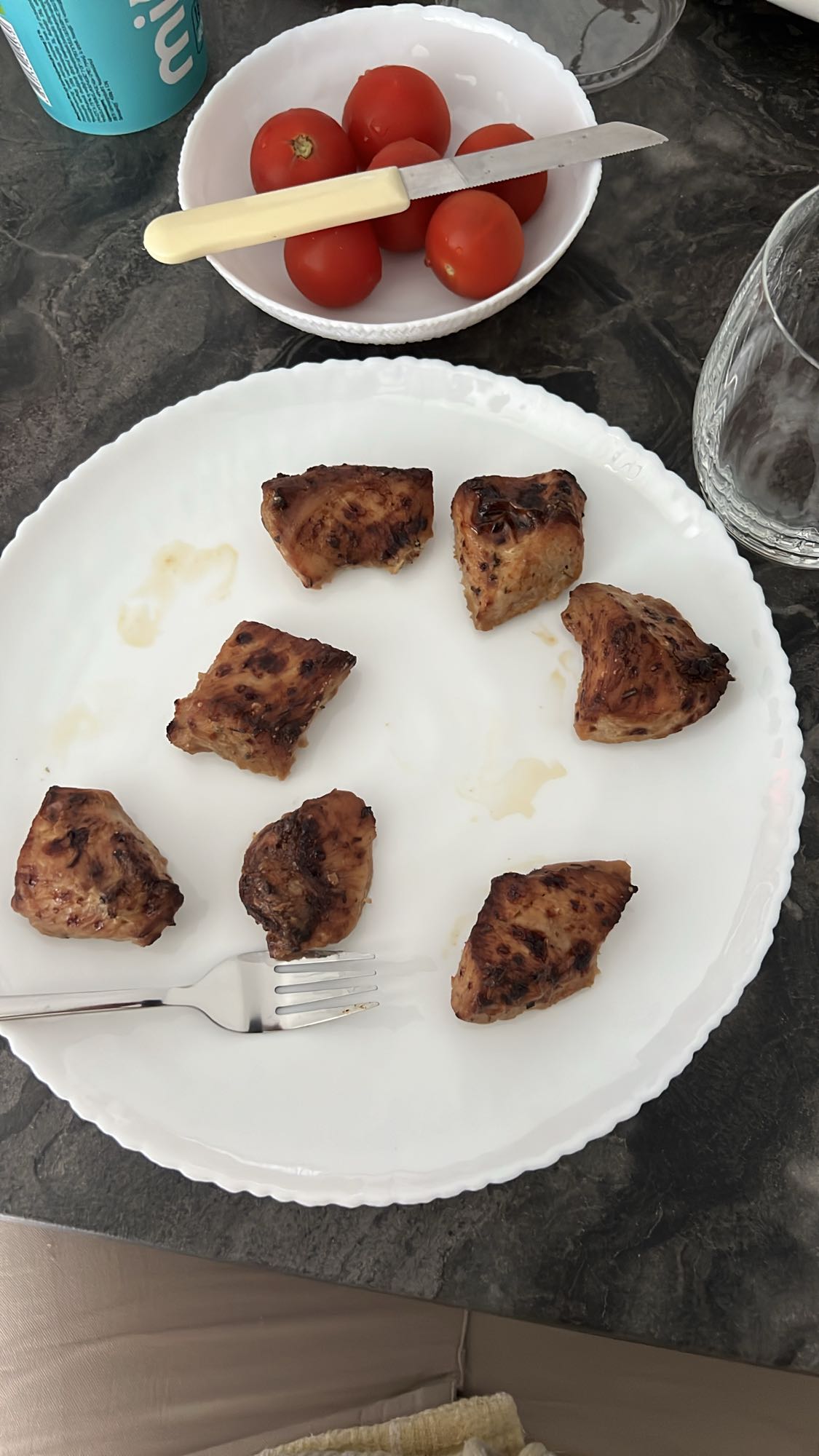 հավ և լոլիկ