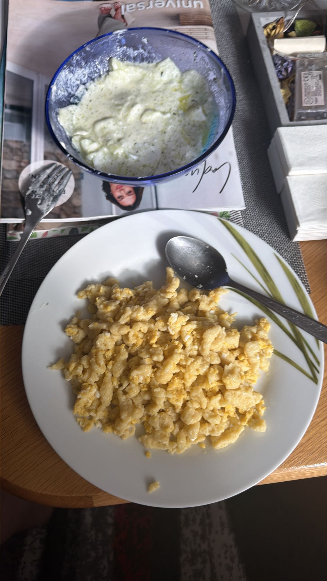Spätzle mit Ei und Gurke