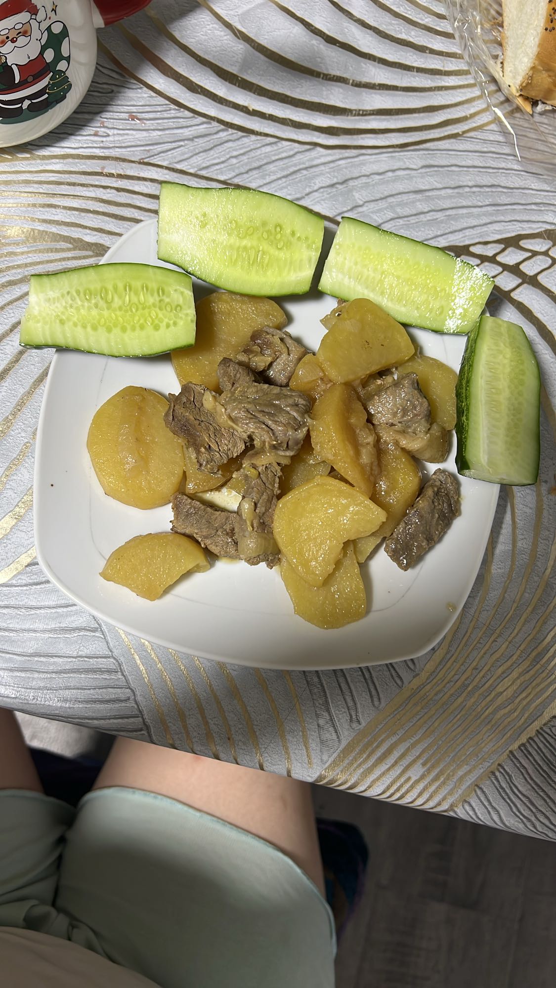 Тушеное мясо с картофелем