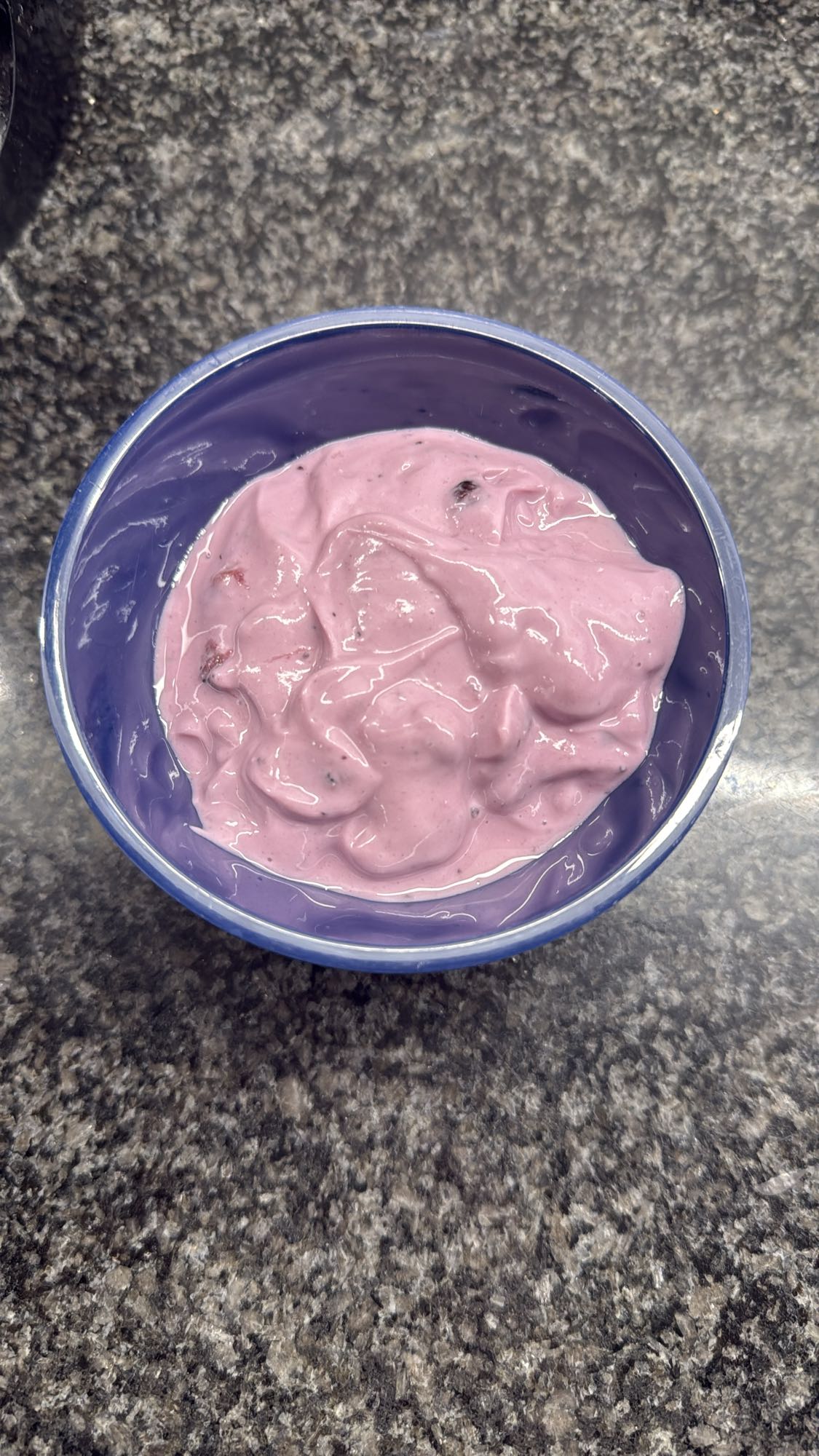 Bessenyoghurt met fruit