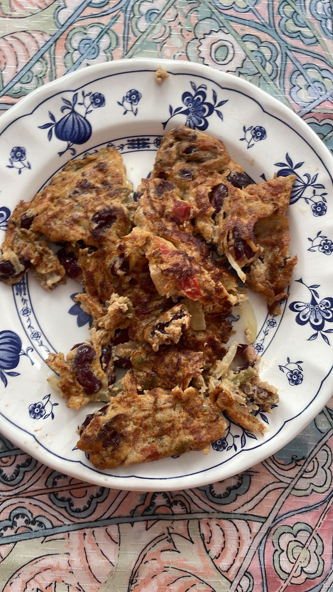 Omelette aux haricots rouges, poivron, tomate et oignon