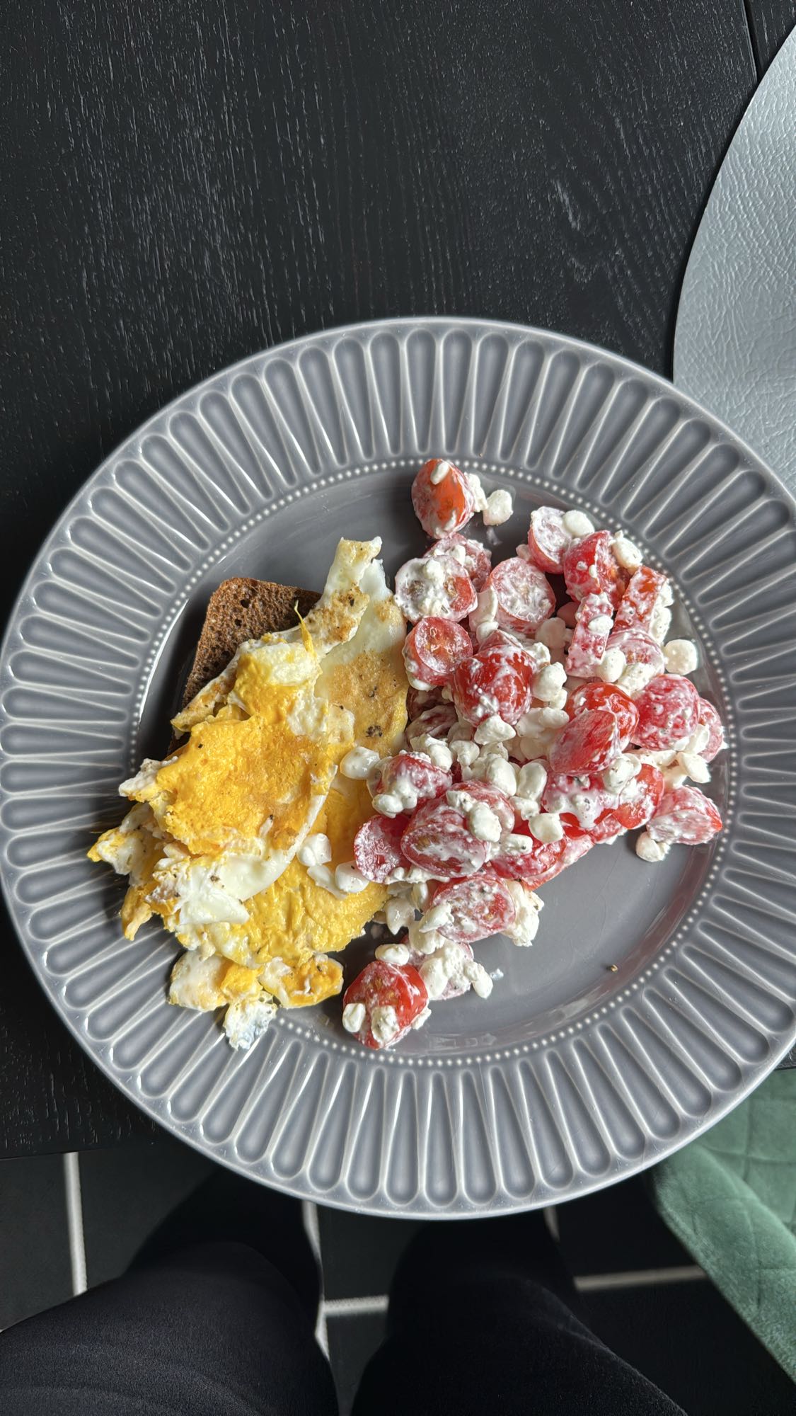 Eggs Tomato Cottage Plate