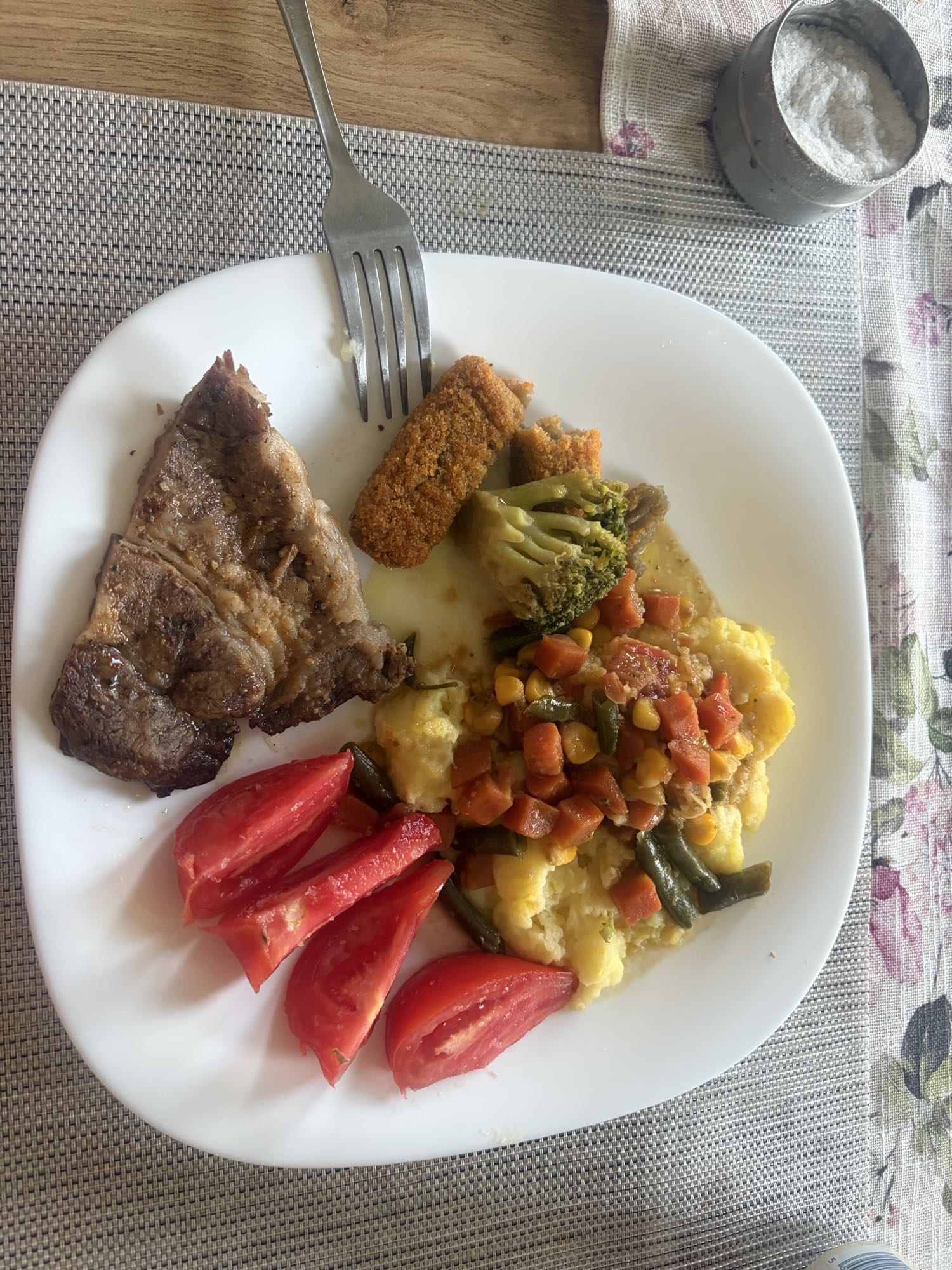 Cotlet cu piure si legume