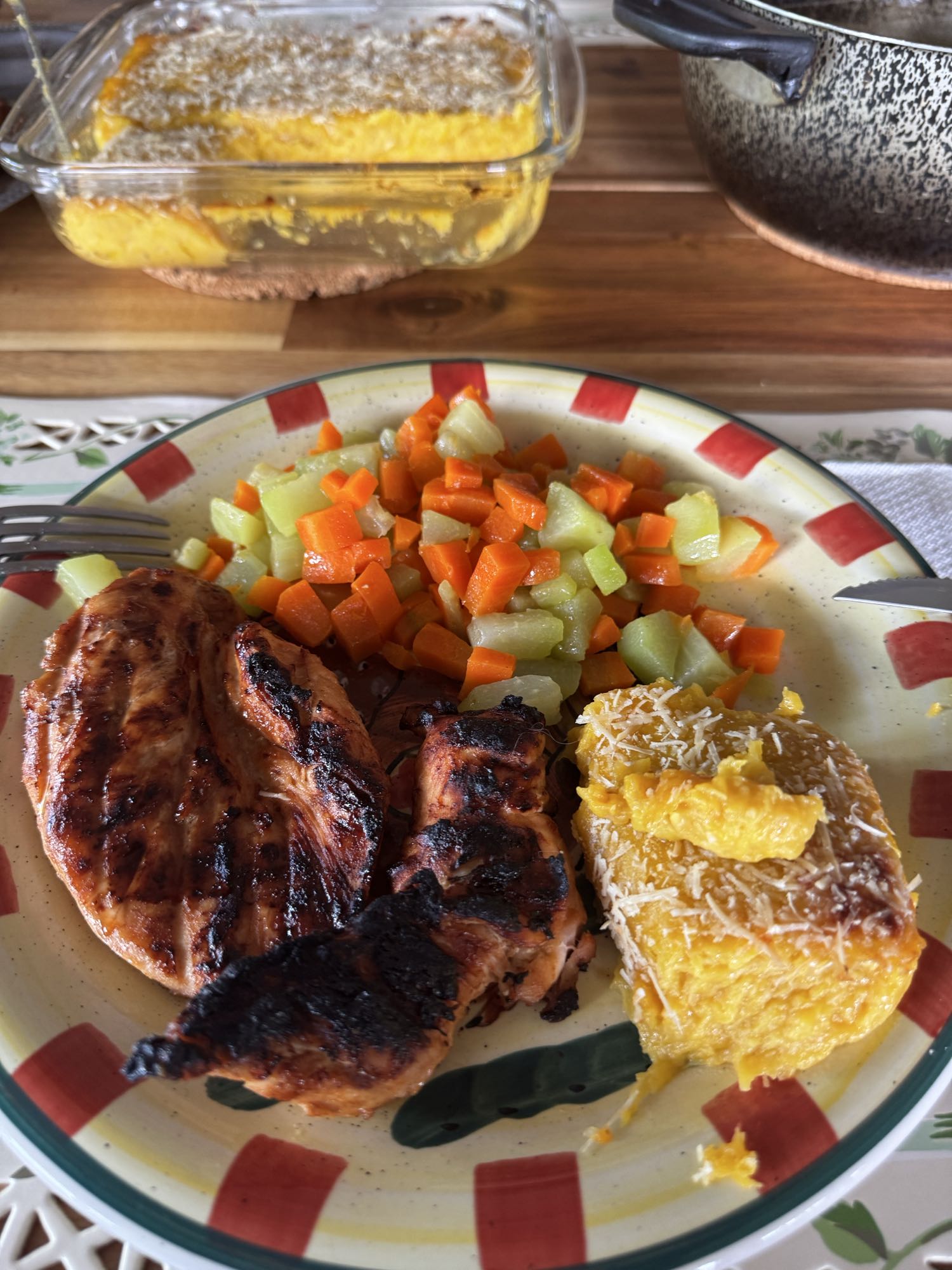 pollo con verduras y pastel