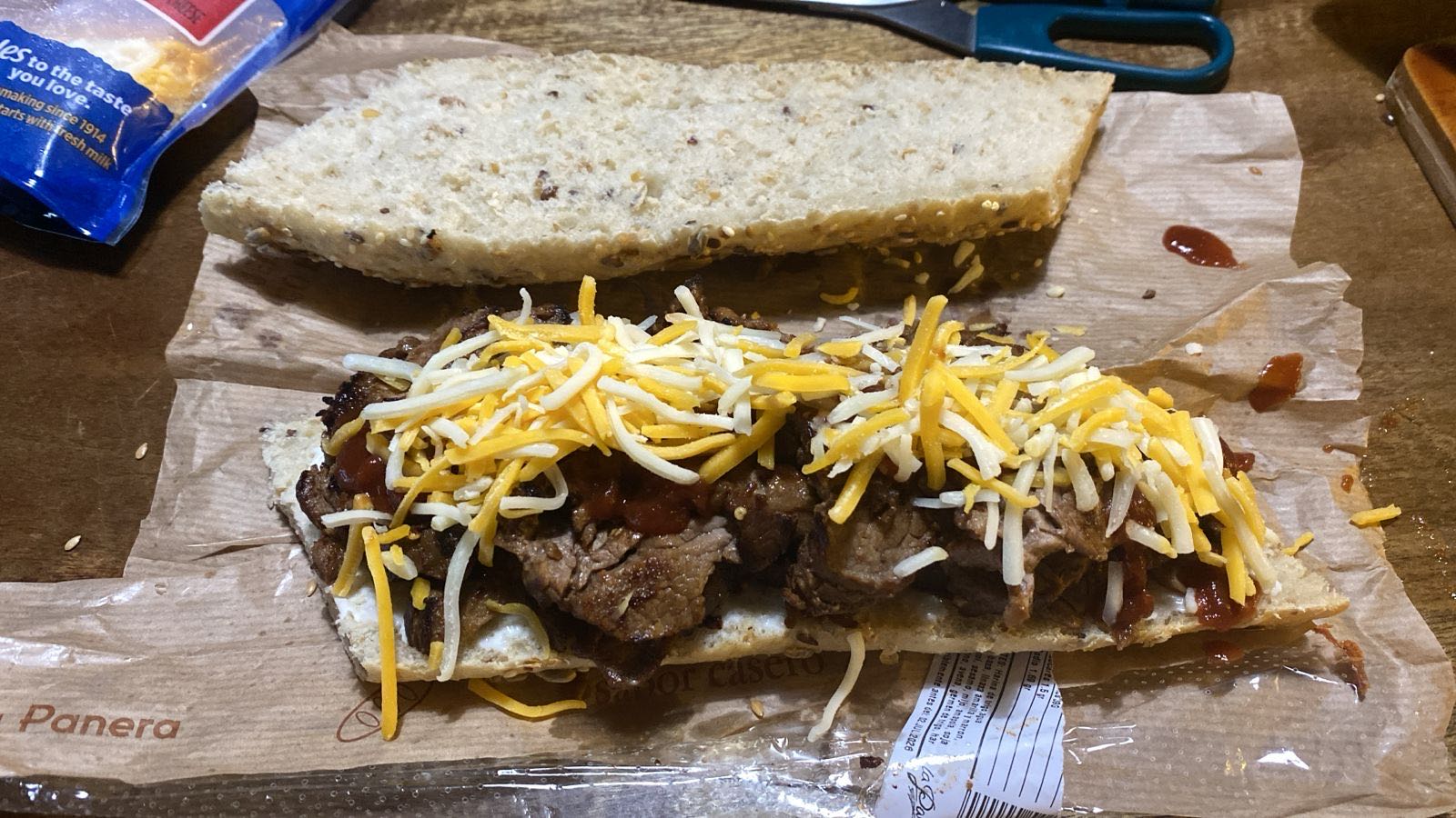 bocadillo de carne y queso