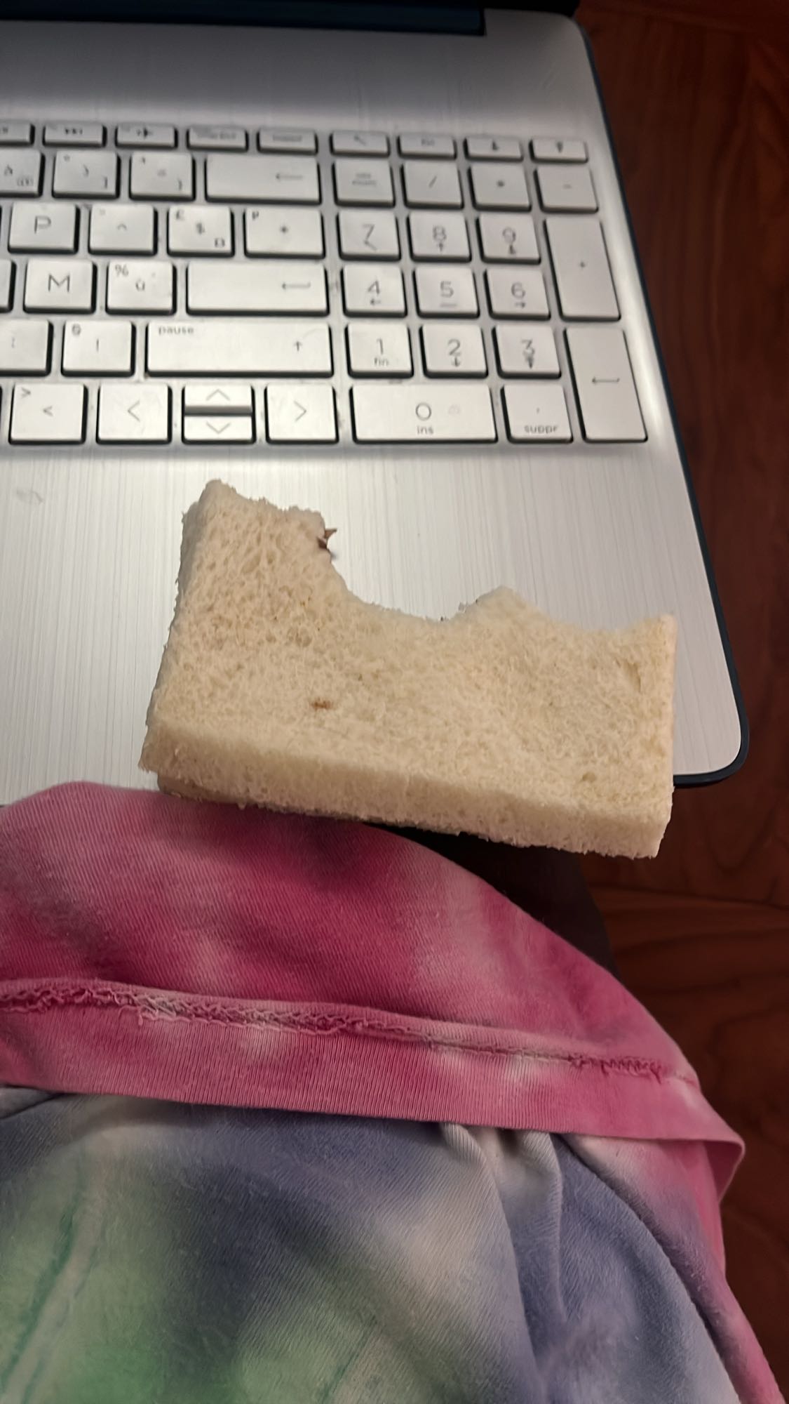 Sandwich blanc entamé