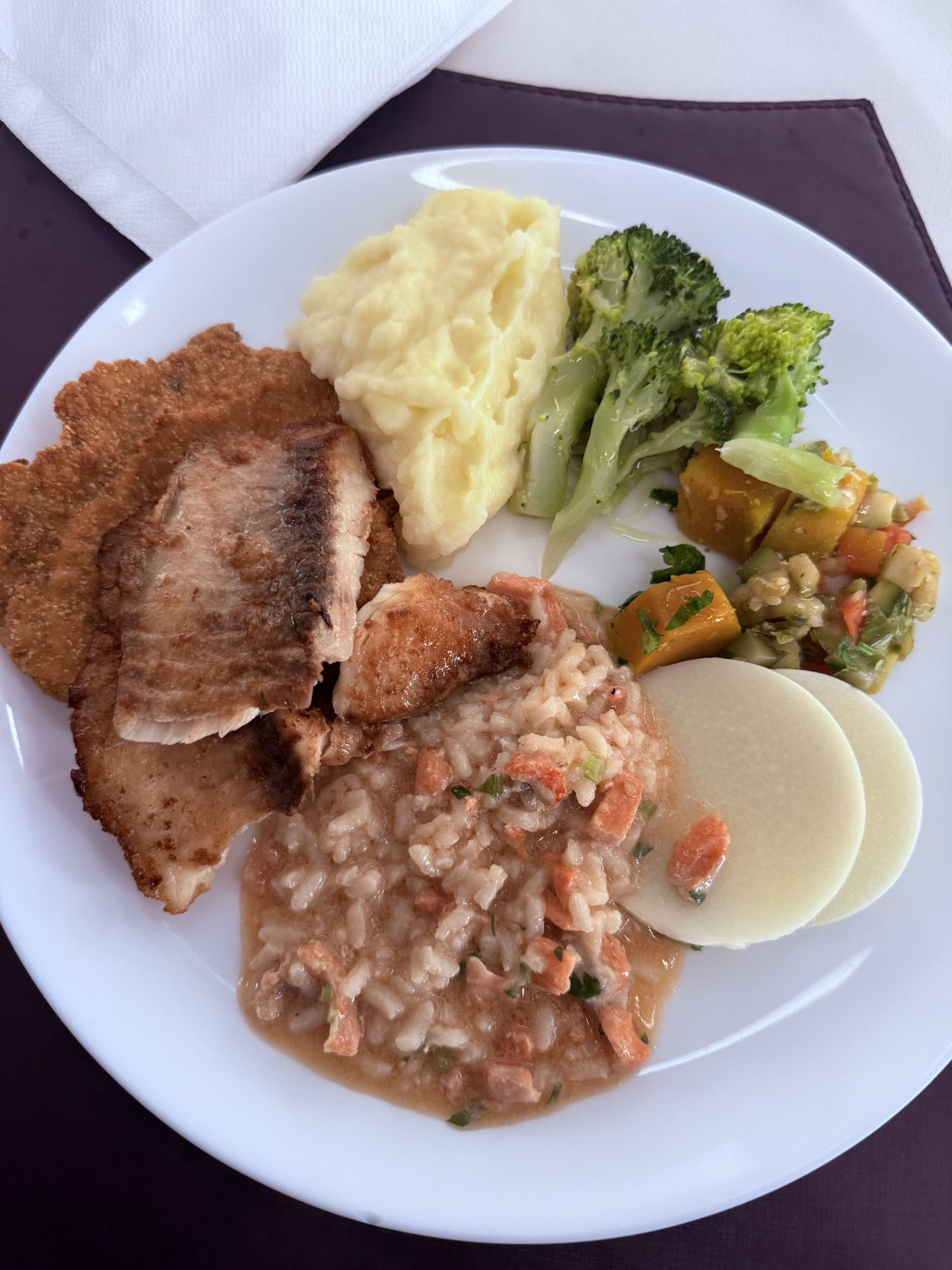 Prato misto com peixe