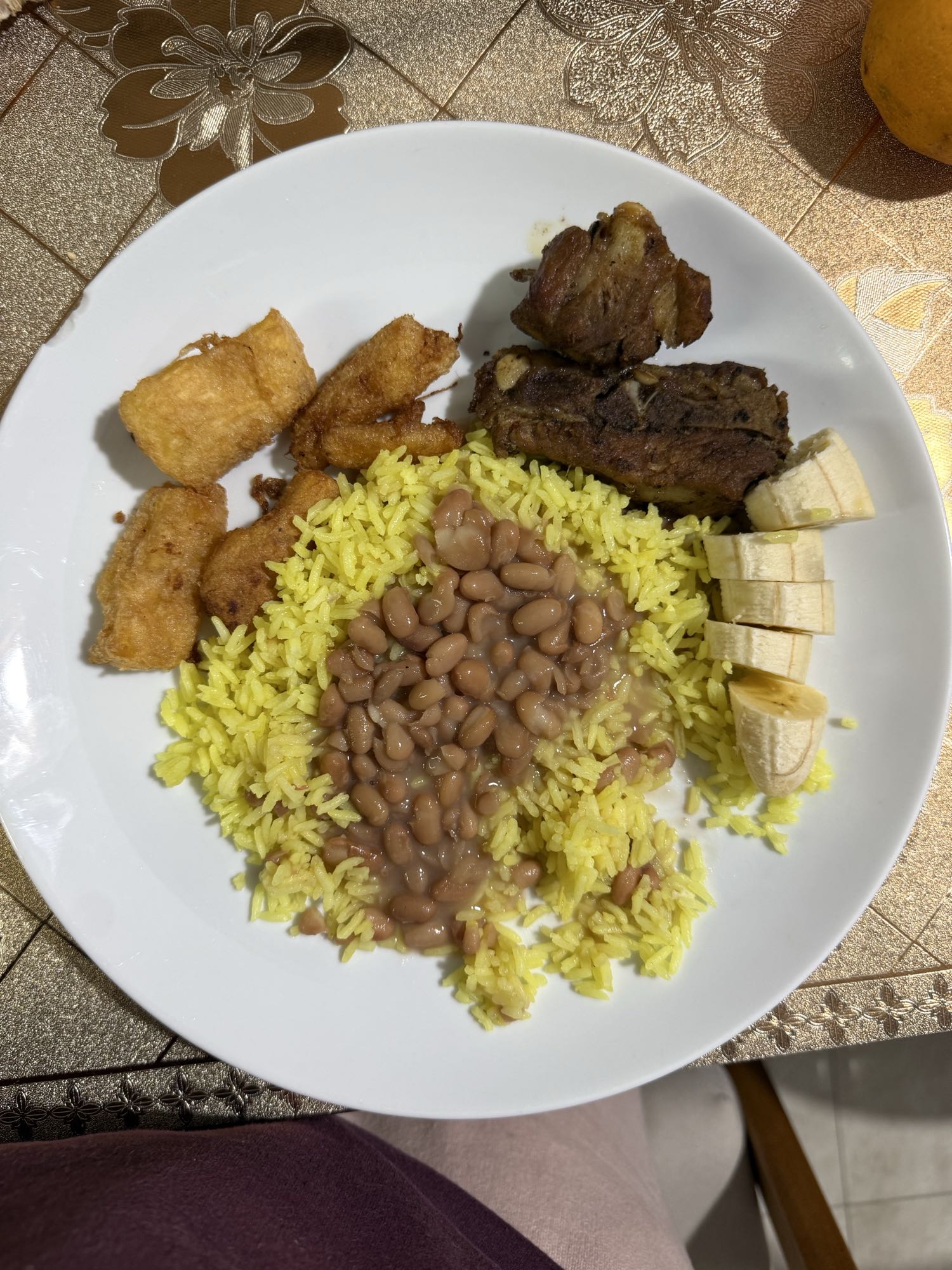 Arroz com feijão e carne