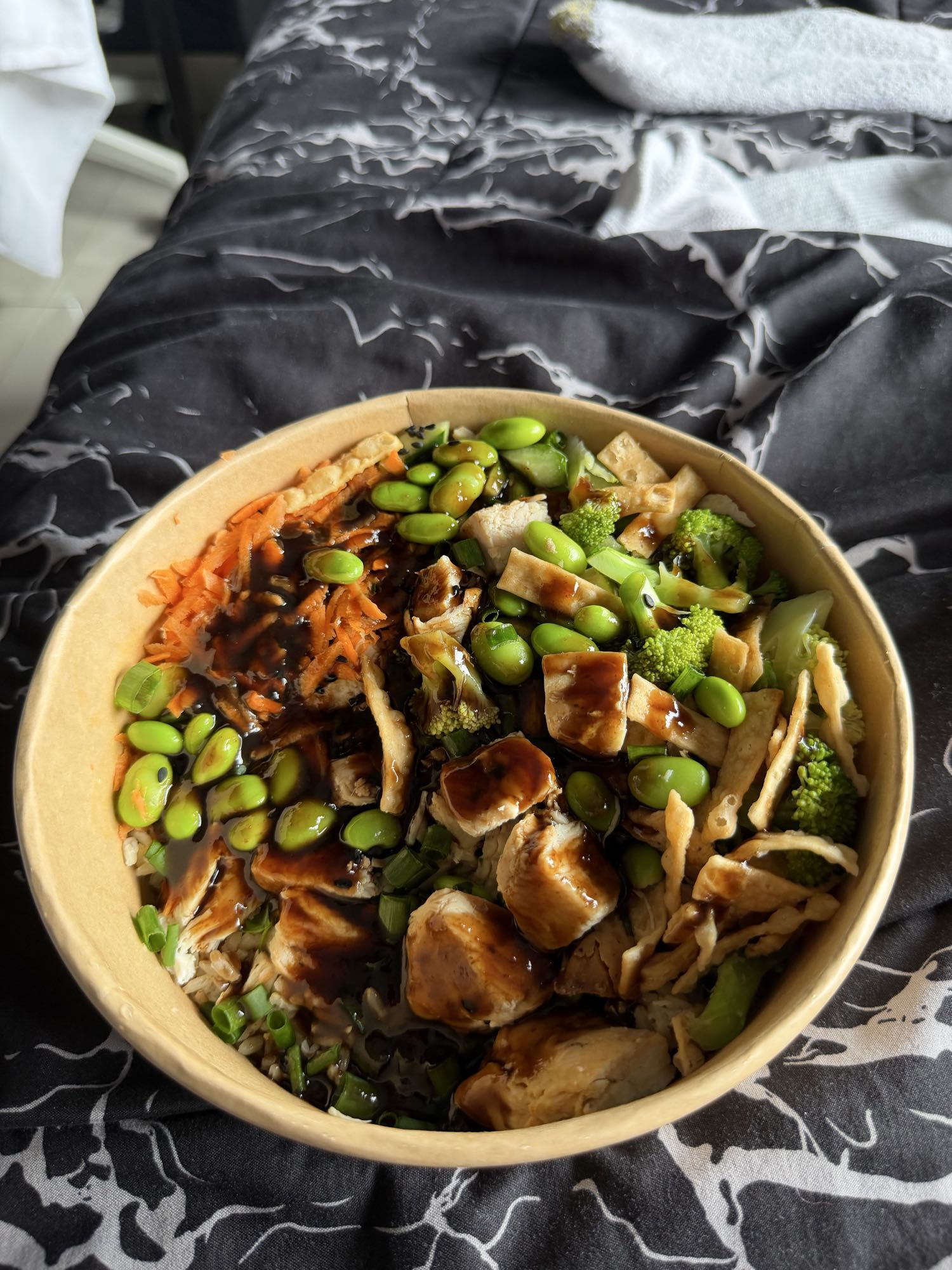 bol de pollo y arroz