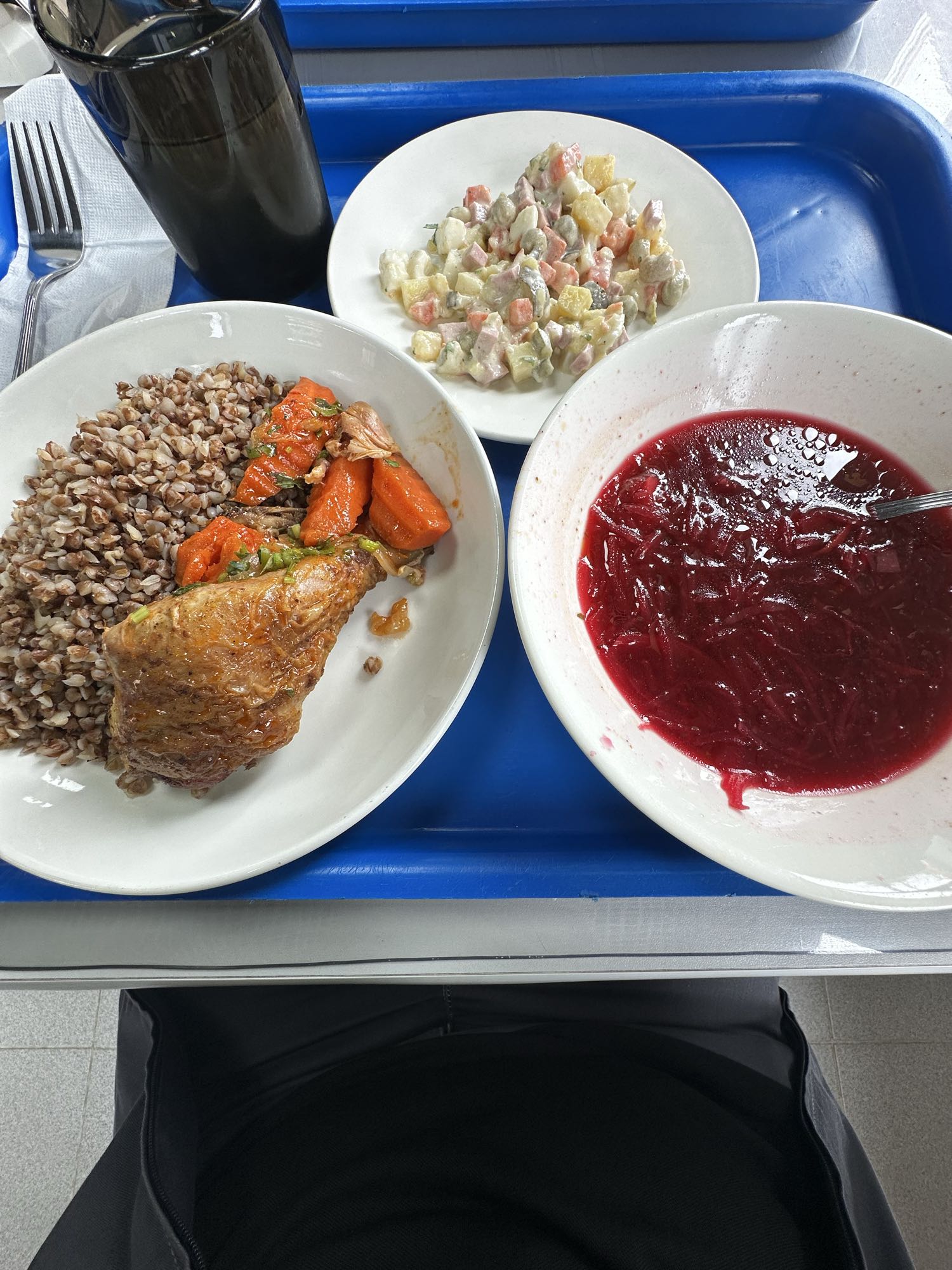 Обед с борщом и гречкой