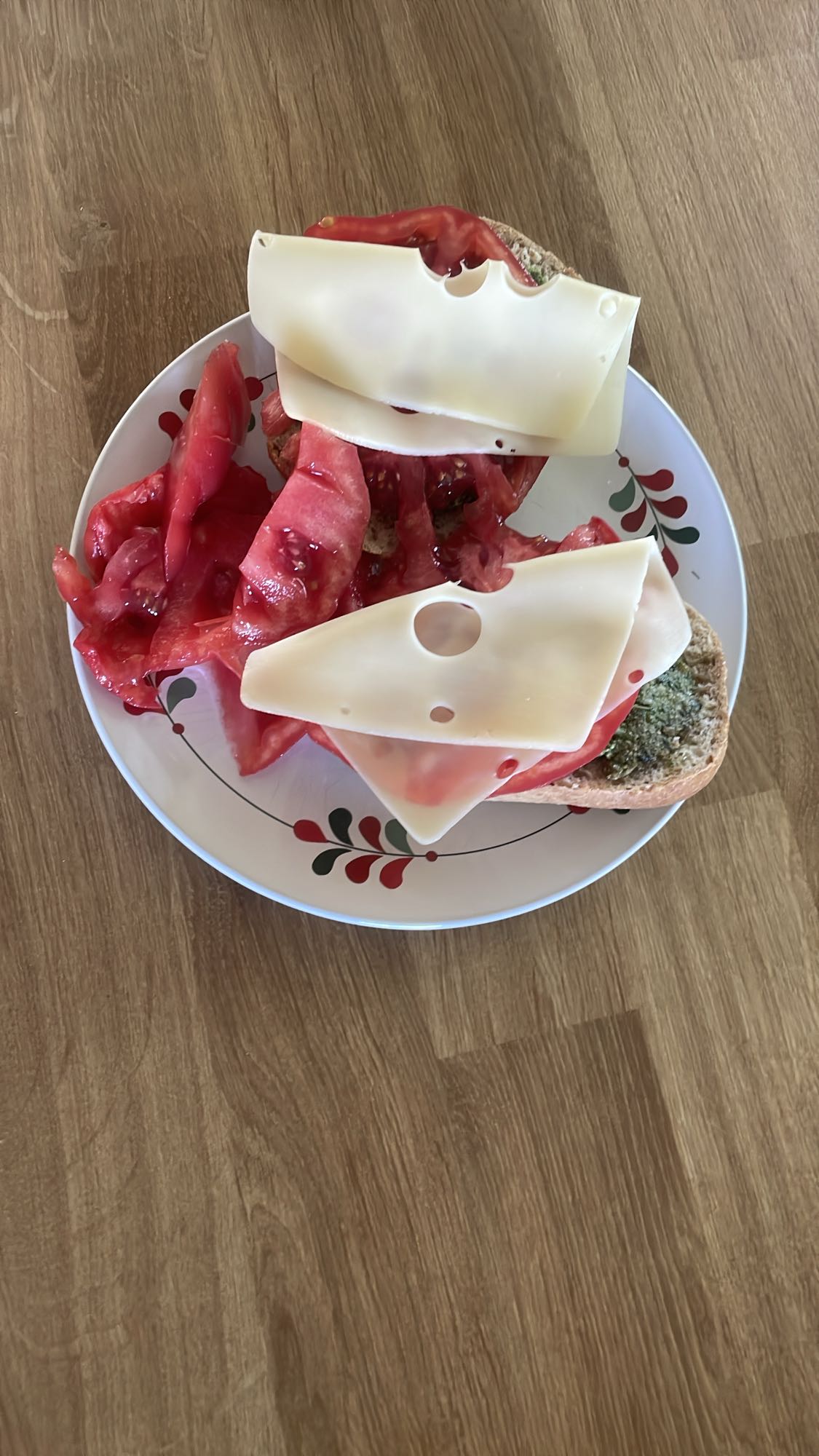 Kanapki z serem i pomidorem