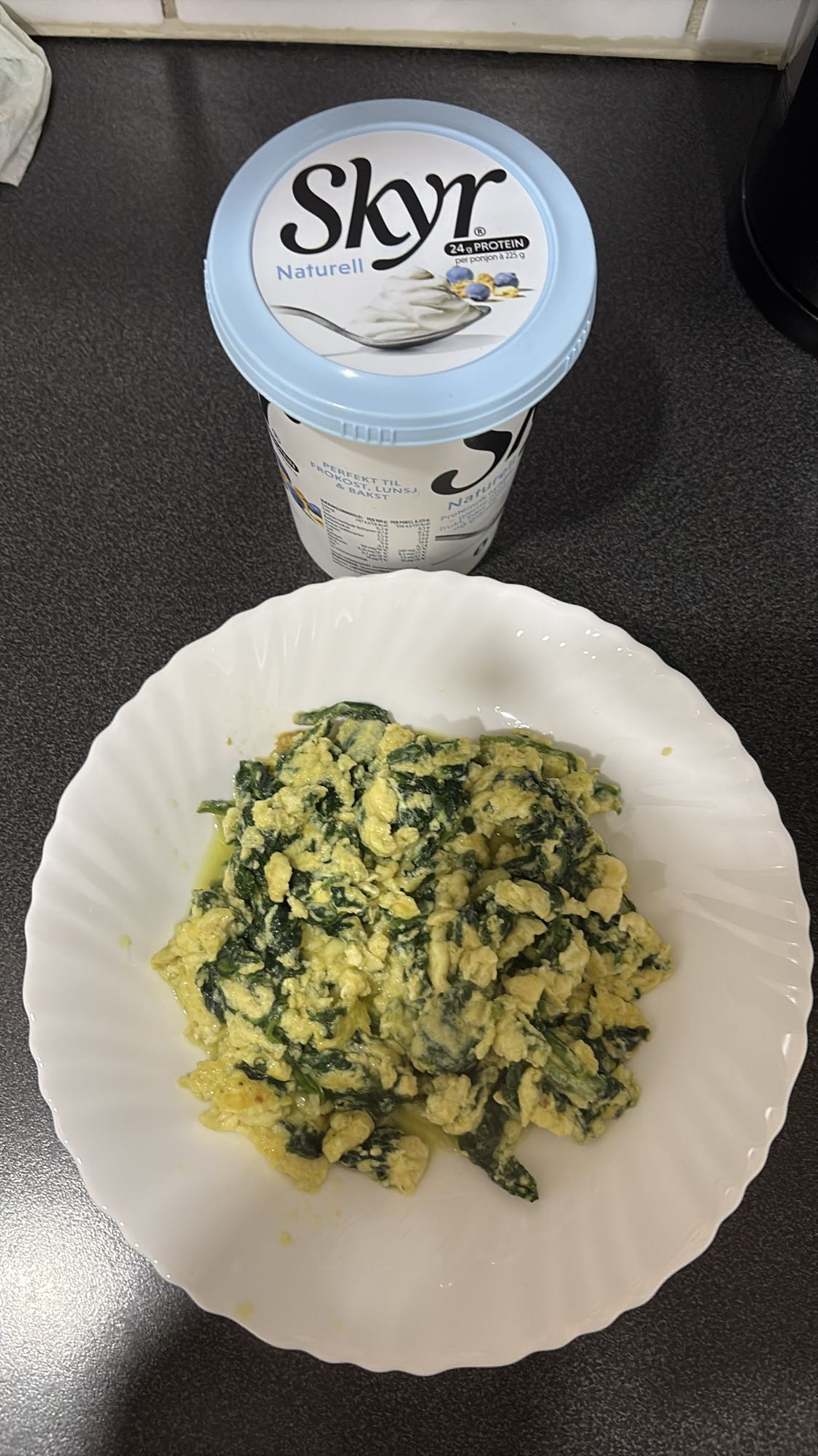 Eggerøre med spinat og skyr