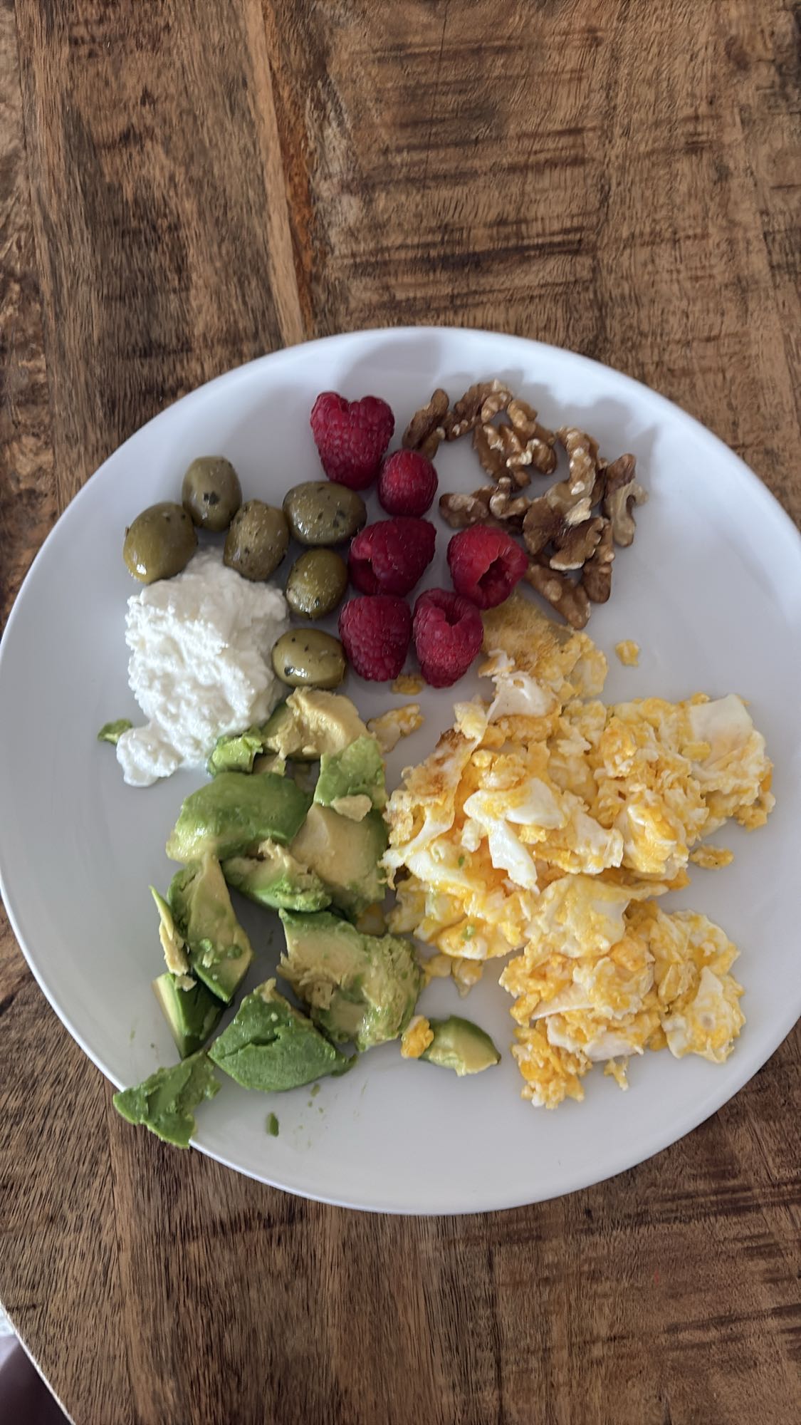 Roerei met avocado