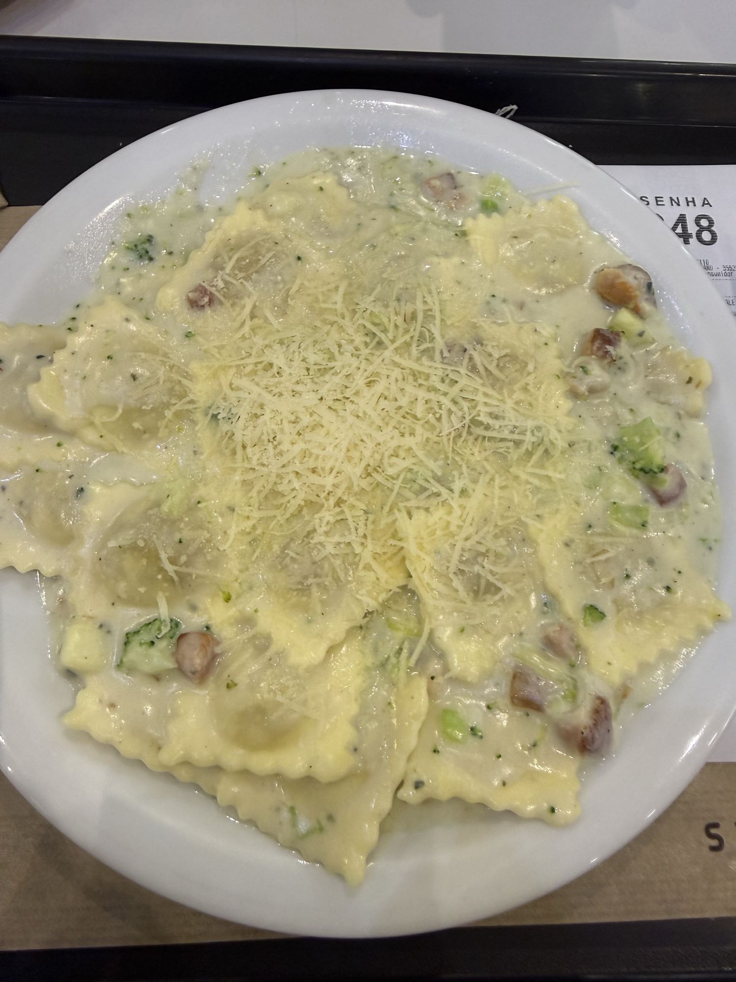 Ravióli ao molho branco
