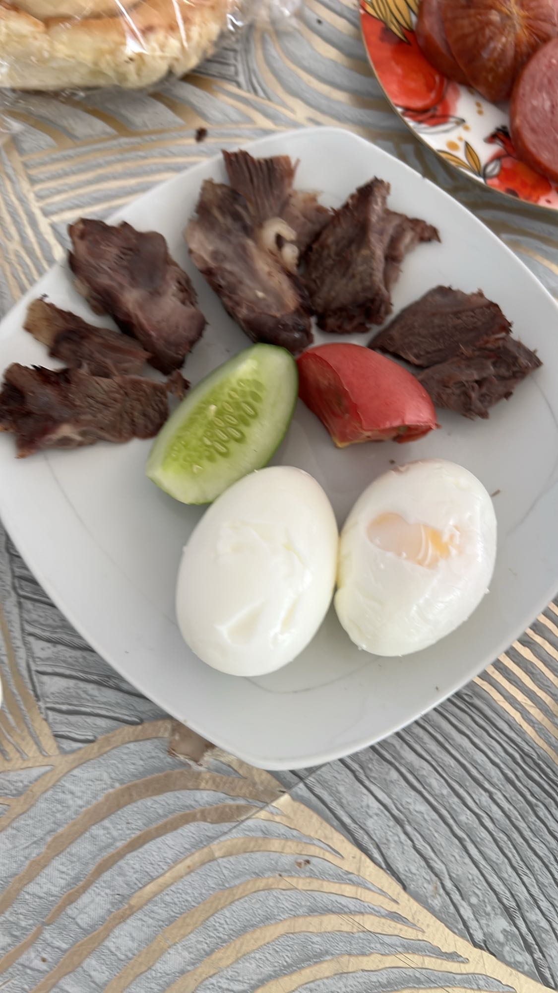 Мясо с яйцами