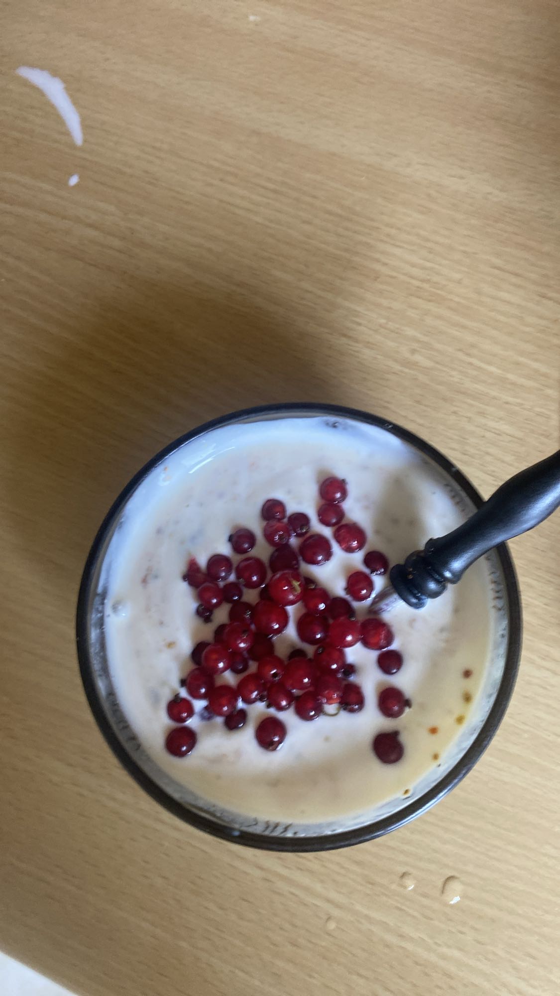 Jogurt z porzeczkami