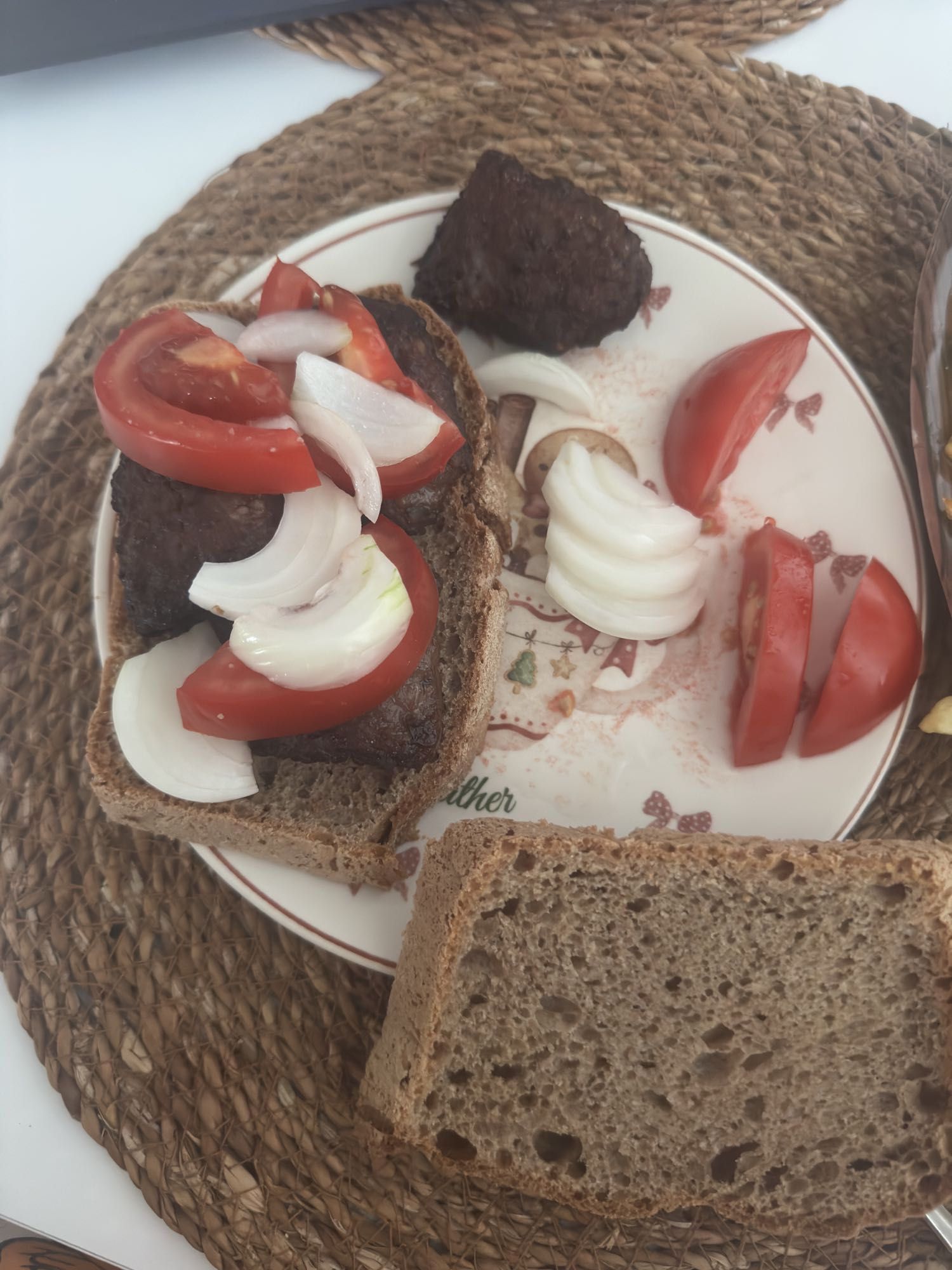 Köfteli ekmek tabağı