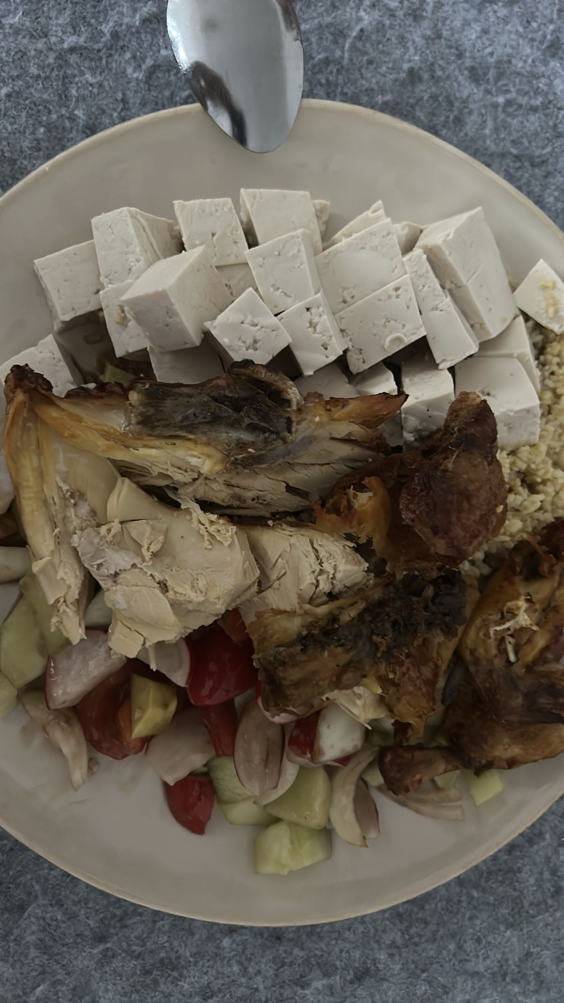 ensalada con pollo y tofu