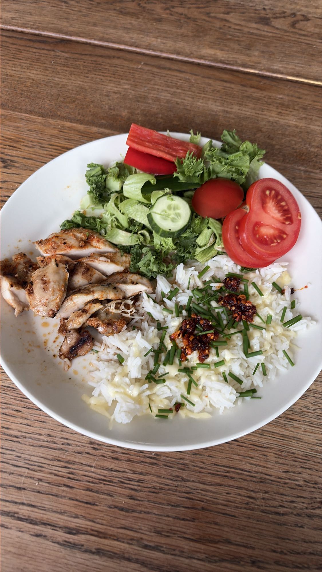 Kyckling med ris och sallad