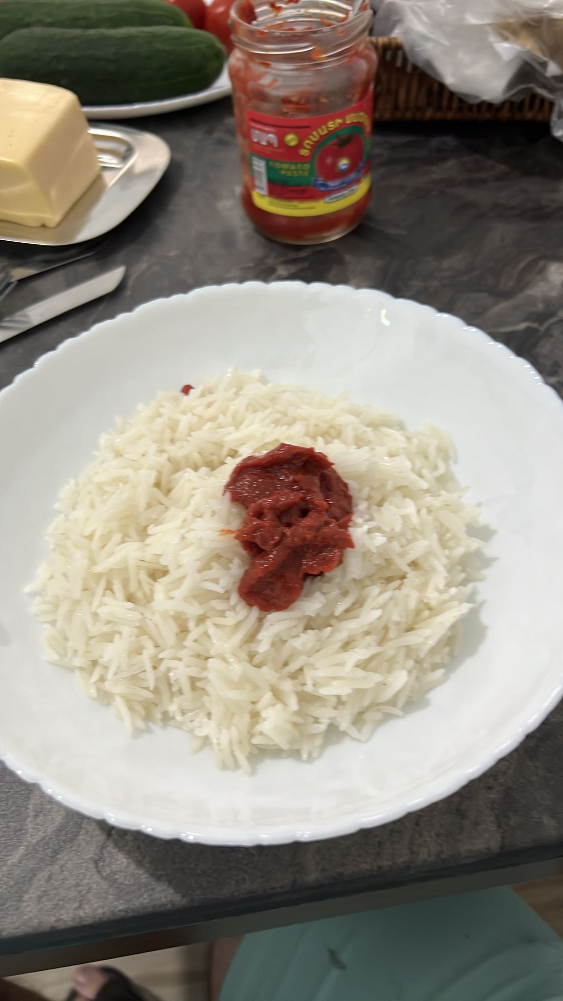 բրինձ տոմատի մածուկով