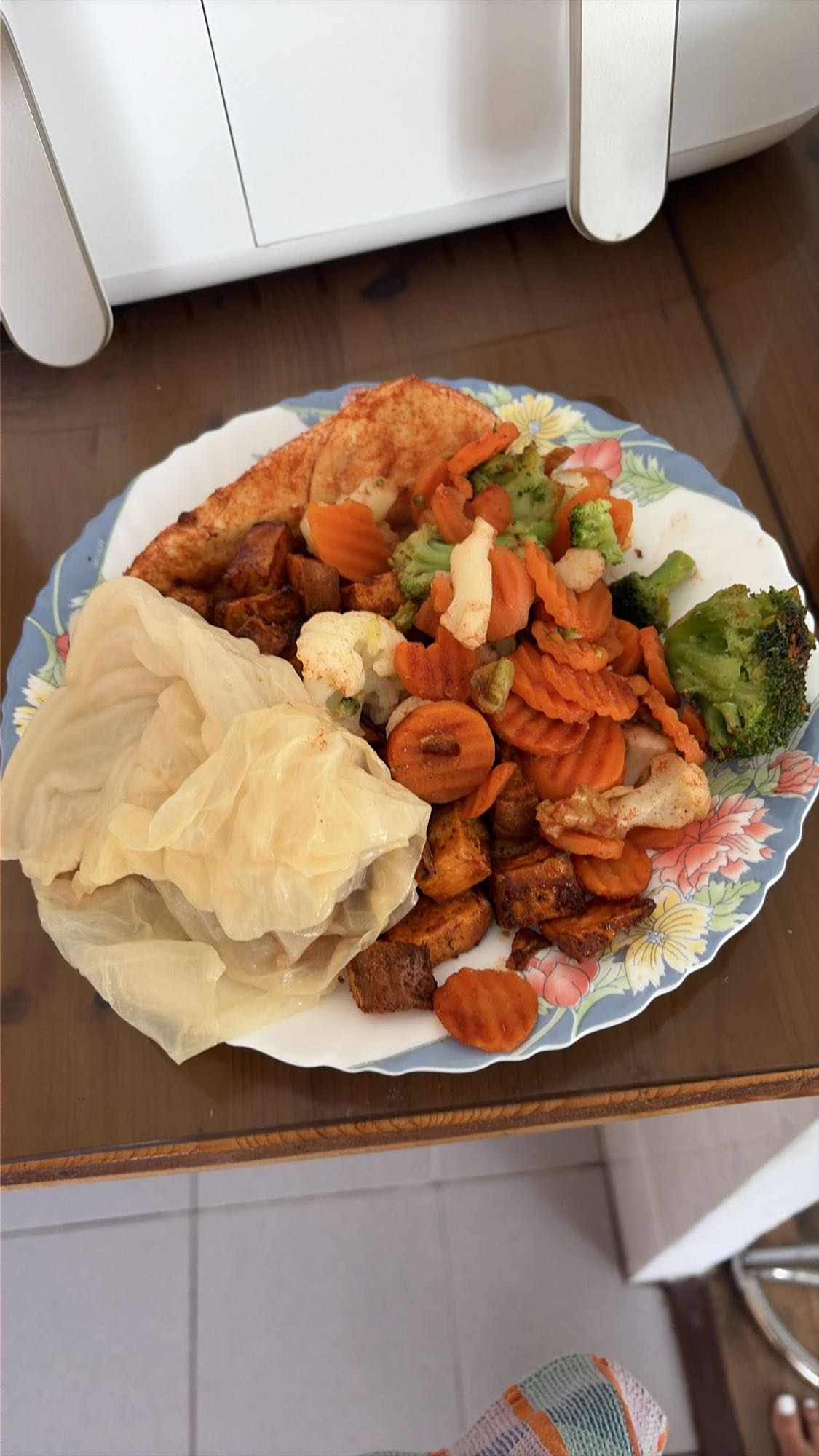 Piept de pui cu legume, cartofi dulci si varza murata