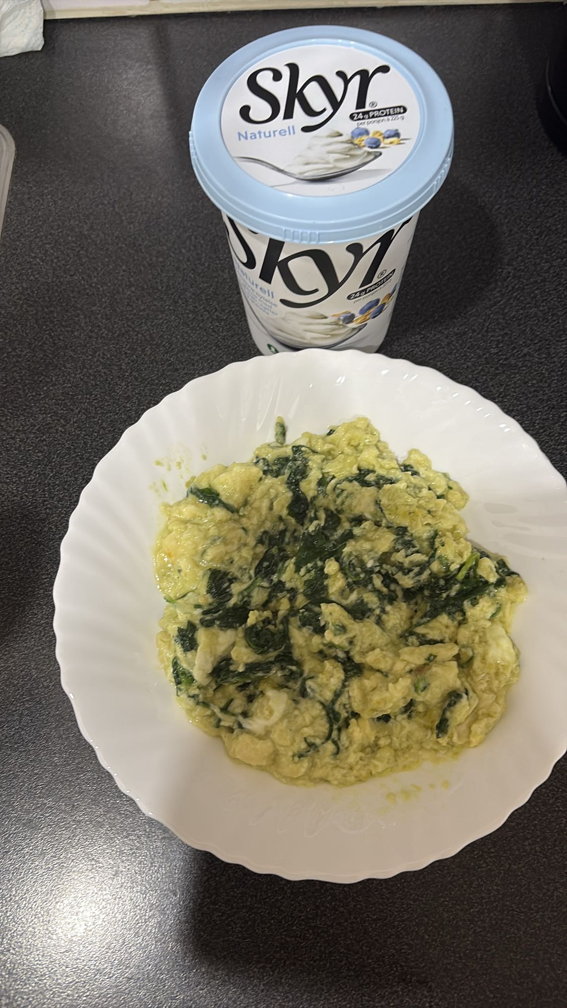Eggerøre med spinat og skyr