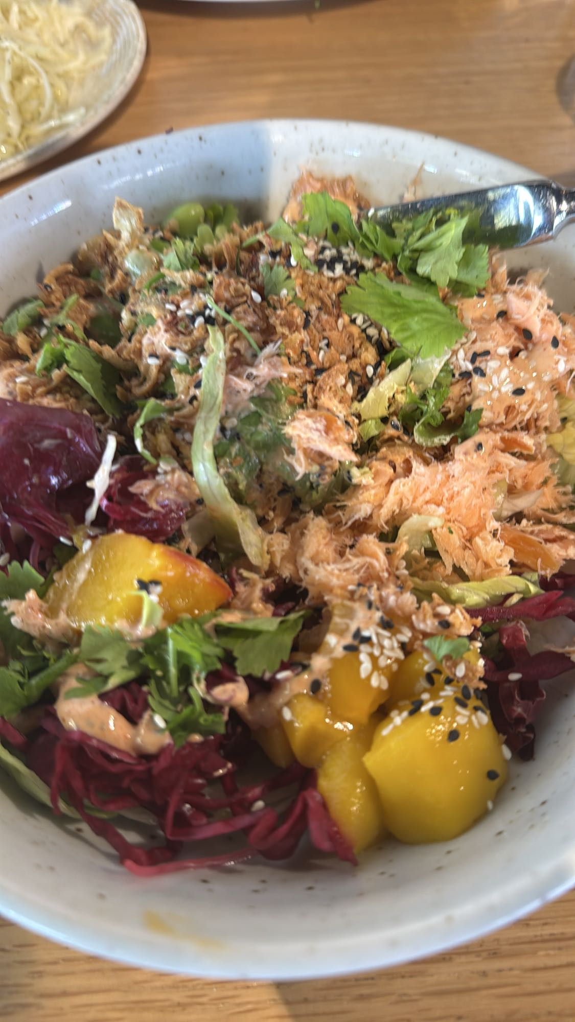 Laxsallad med mango