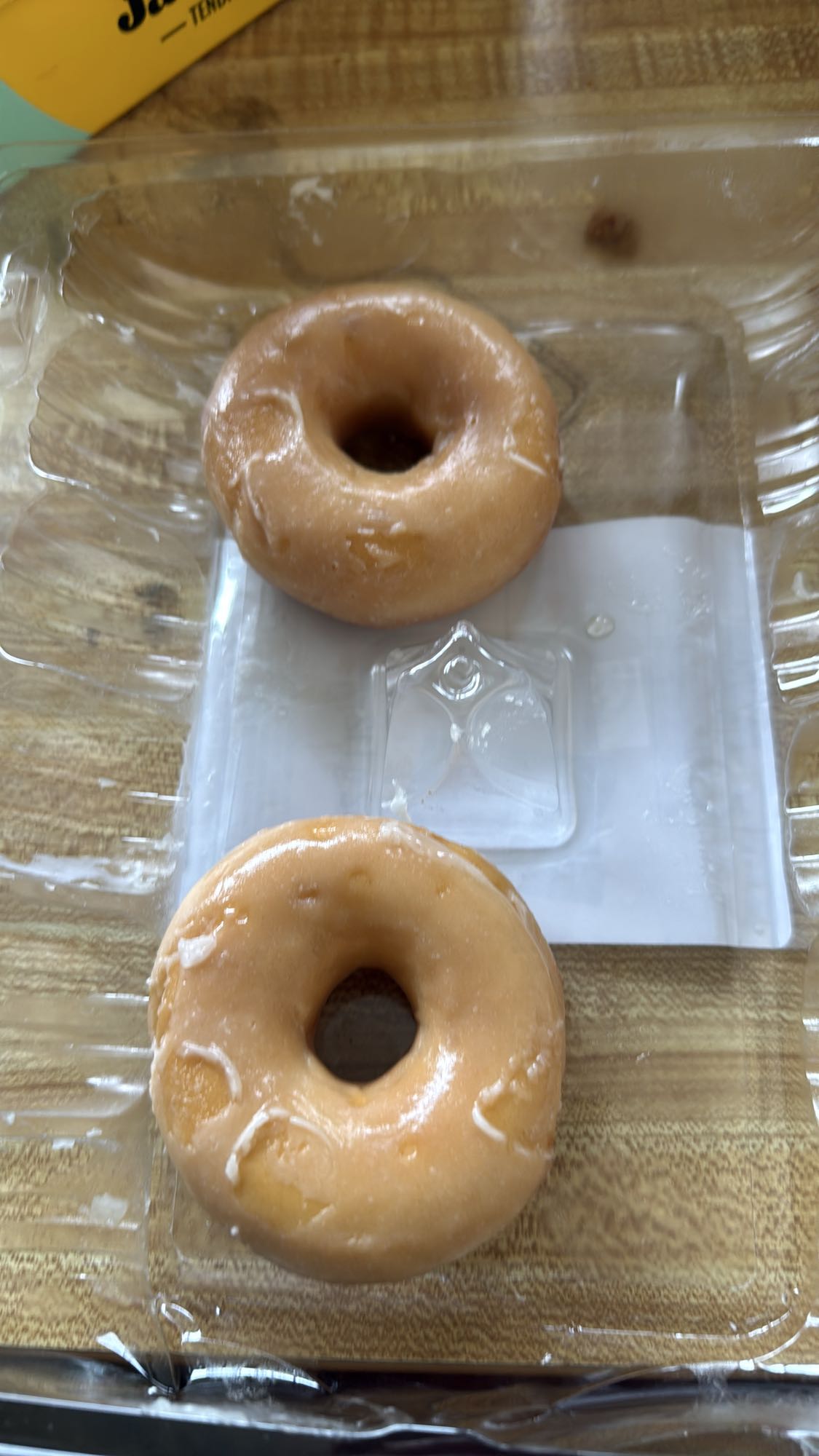 Deux donuts glacés