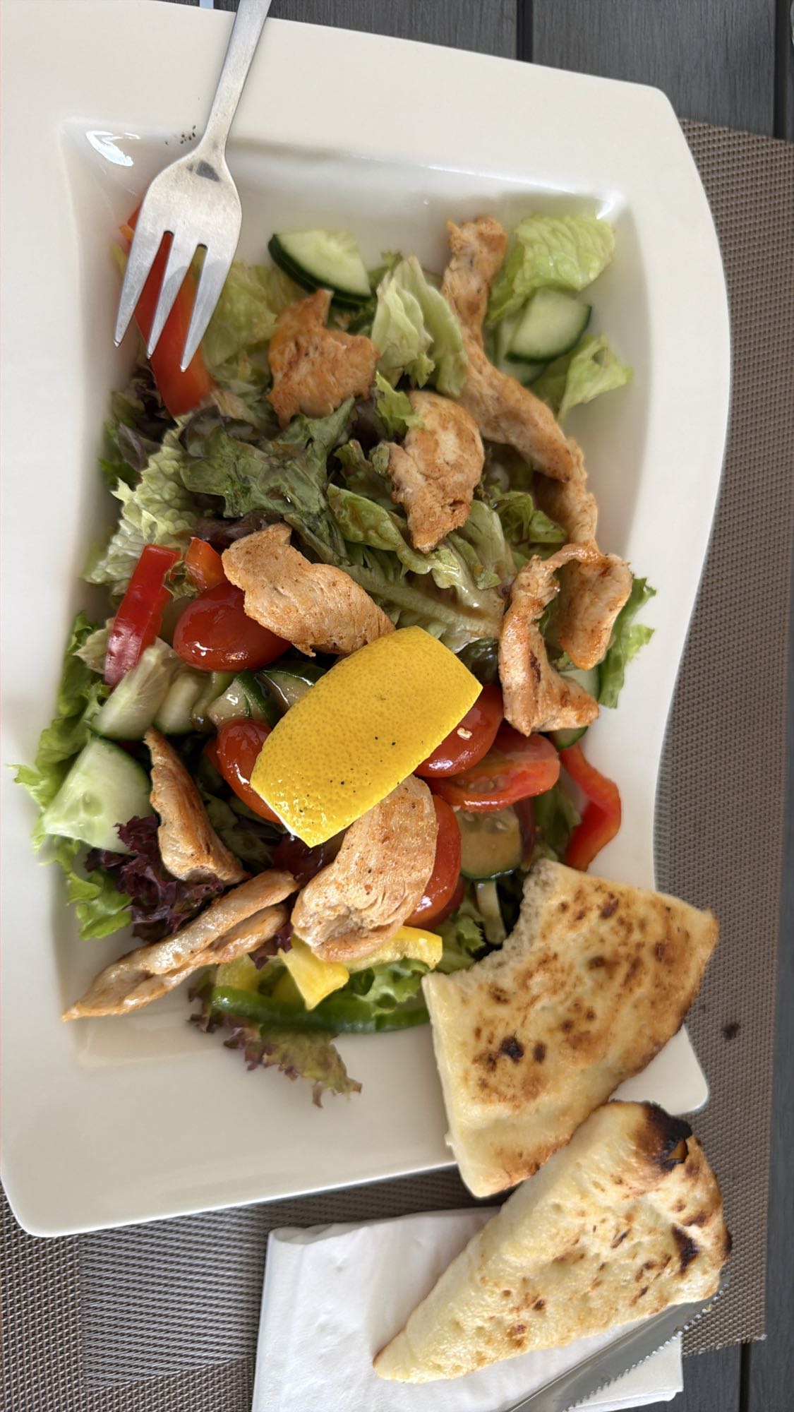 Hähnchensalat mit Brot