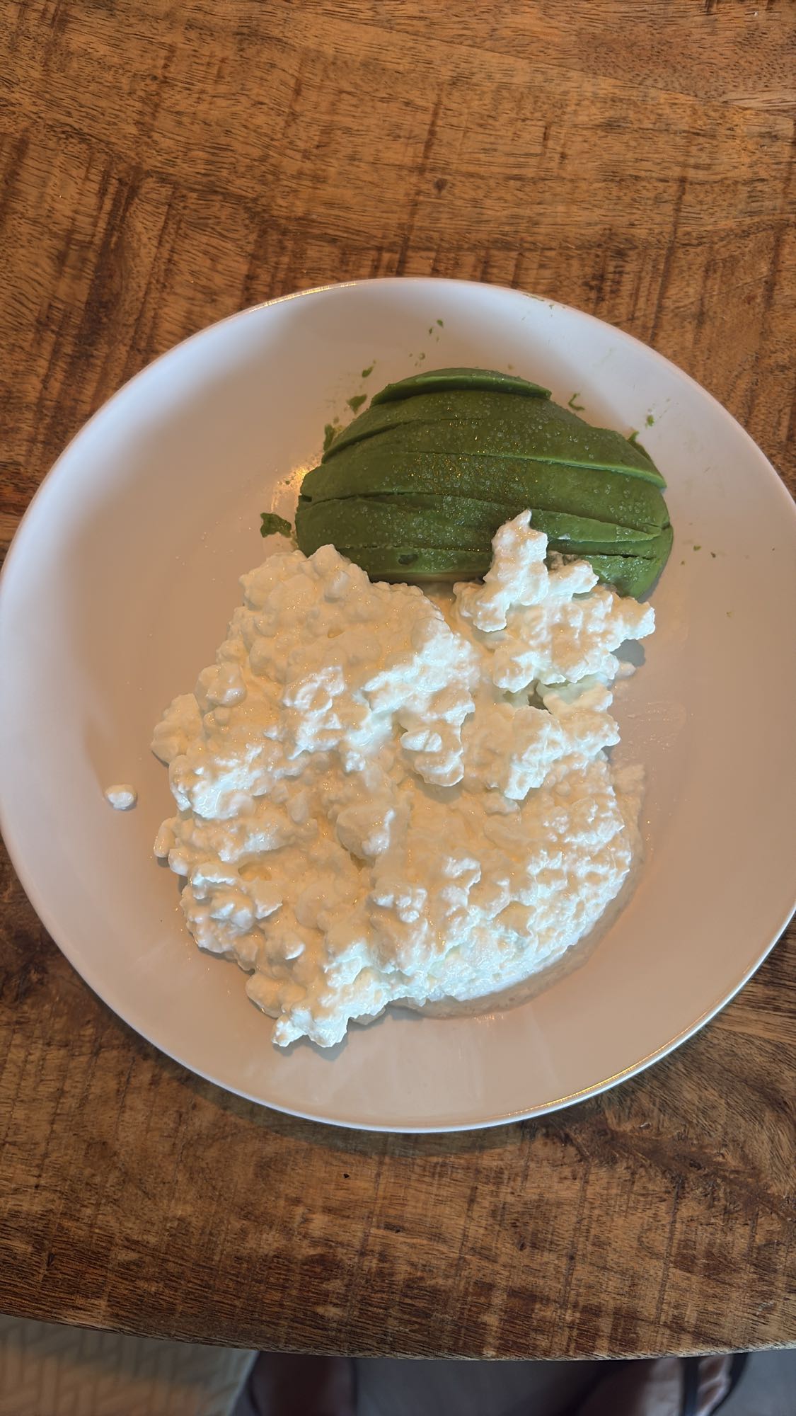 Hüttenkäse met avocado