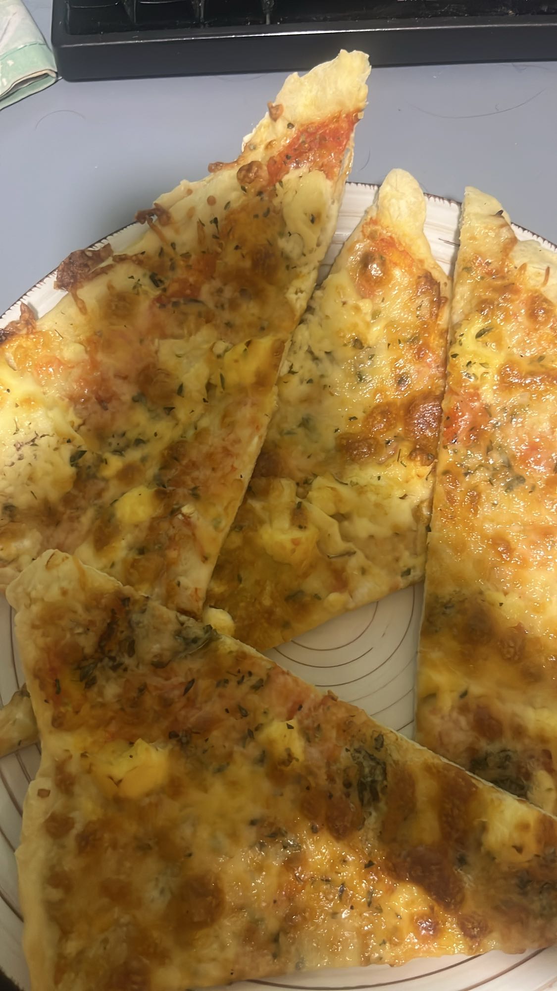 Pizza de queso y piña