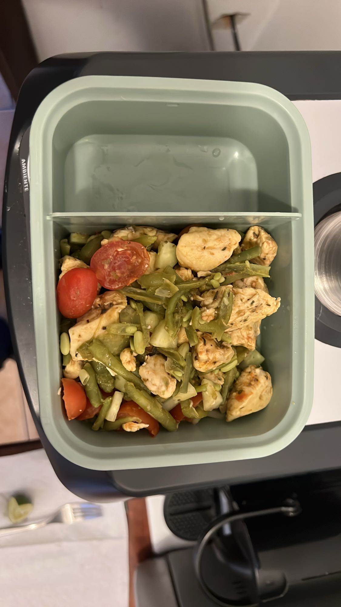 Insalata pollo e verdure