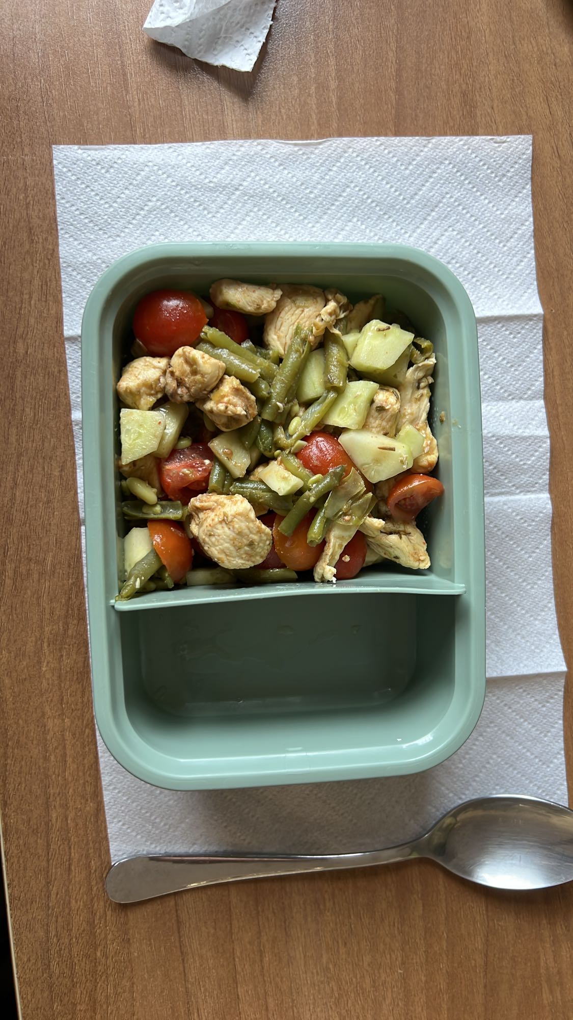 Insalata pollo e verdure