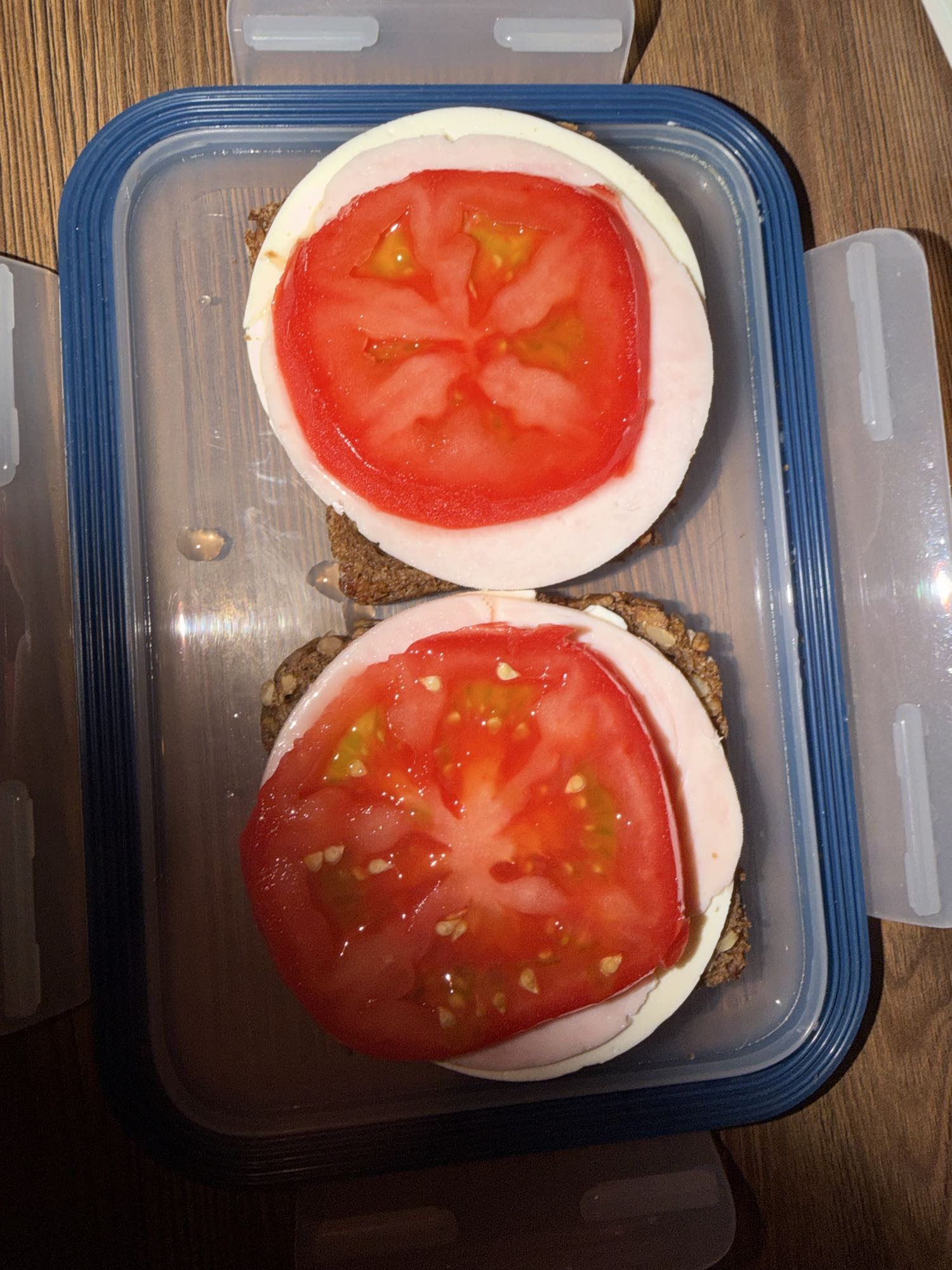 Kanapki z serem i pomidorem