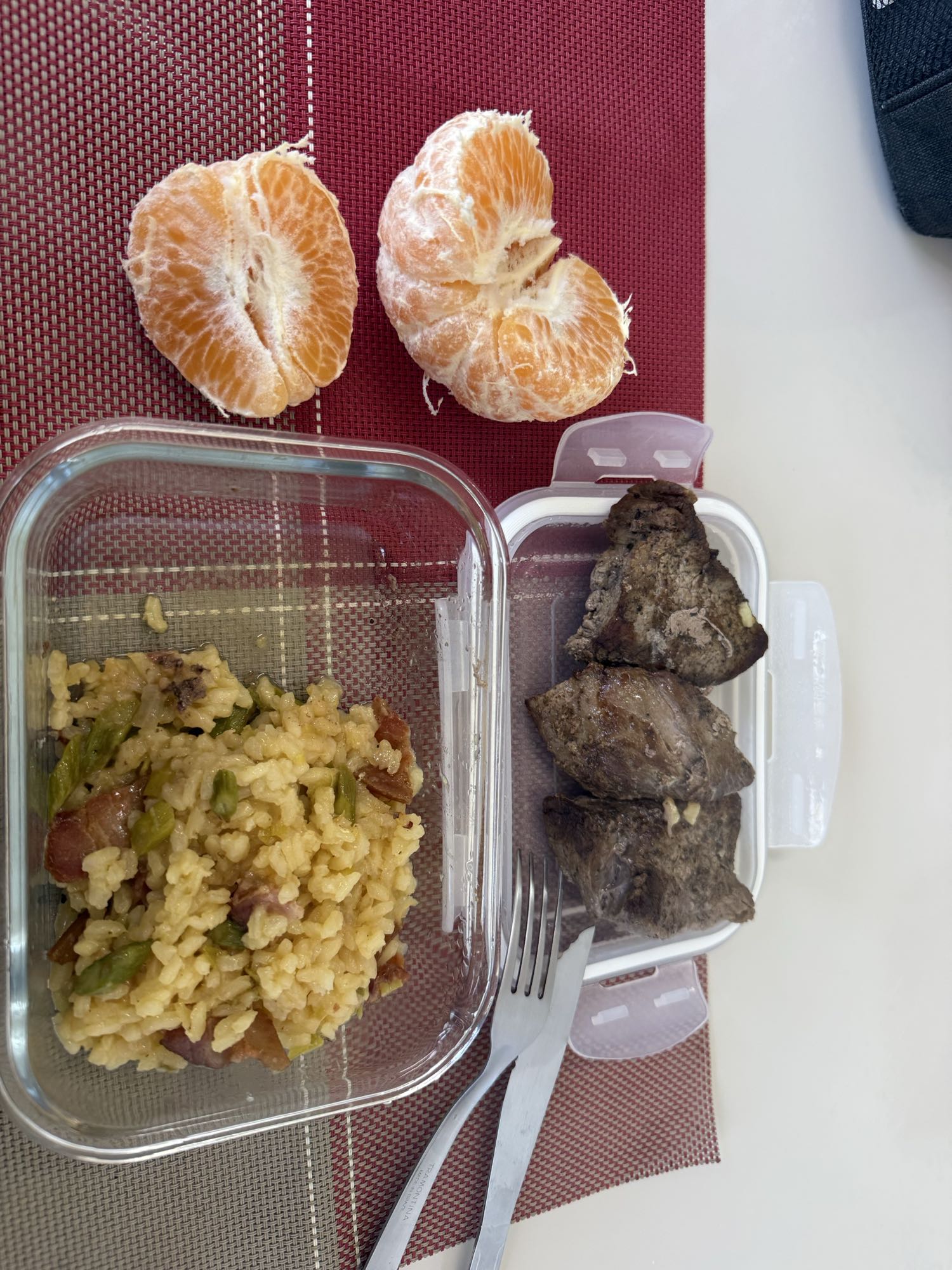 Arroz com carne e tangerina