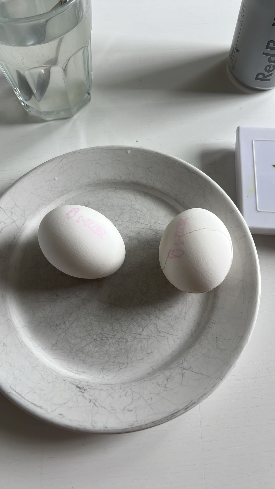 Två kokta ägg