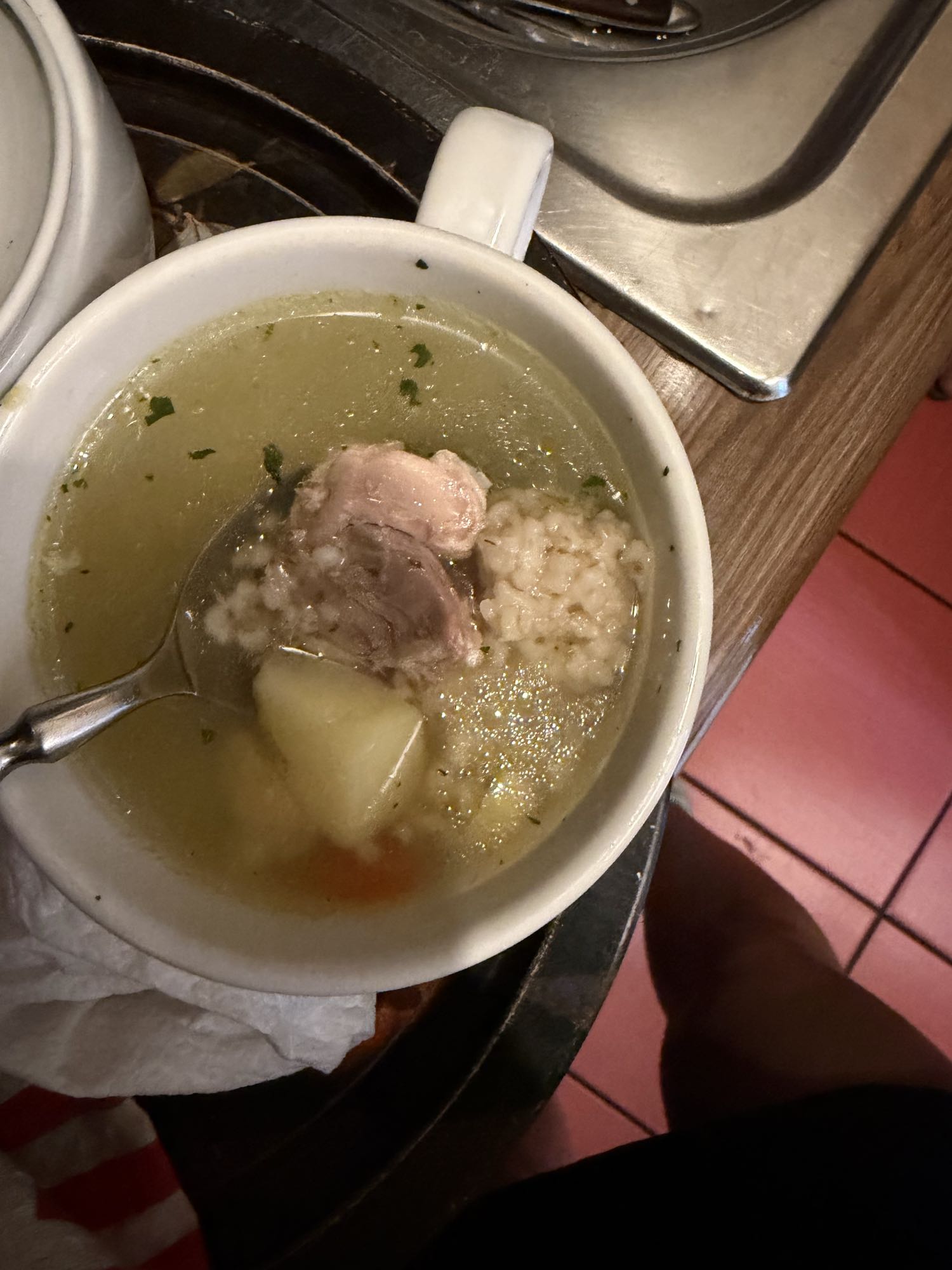 Rosół z mięsem i kaszą