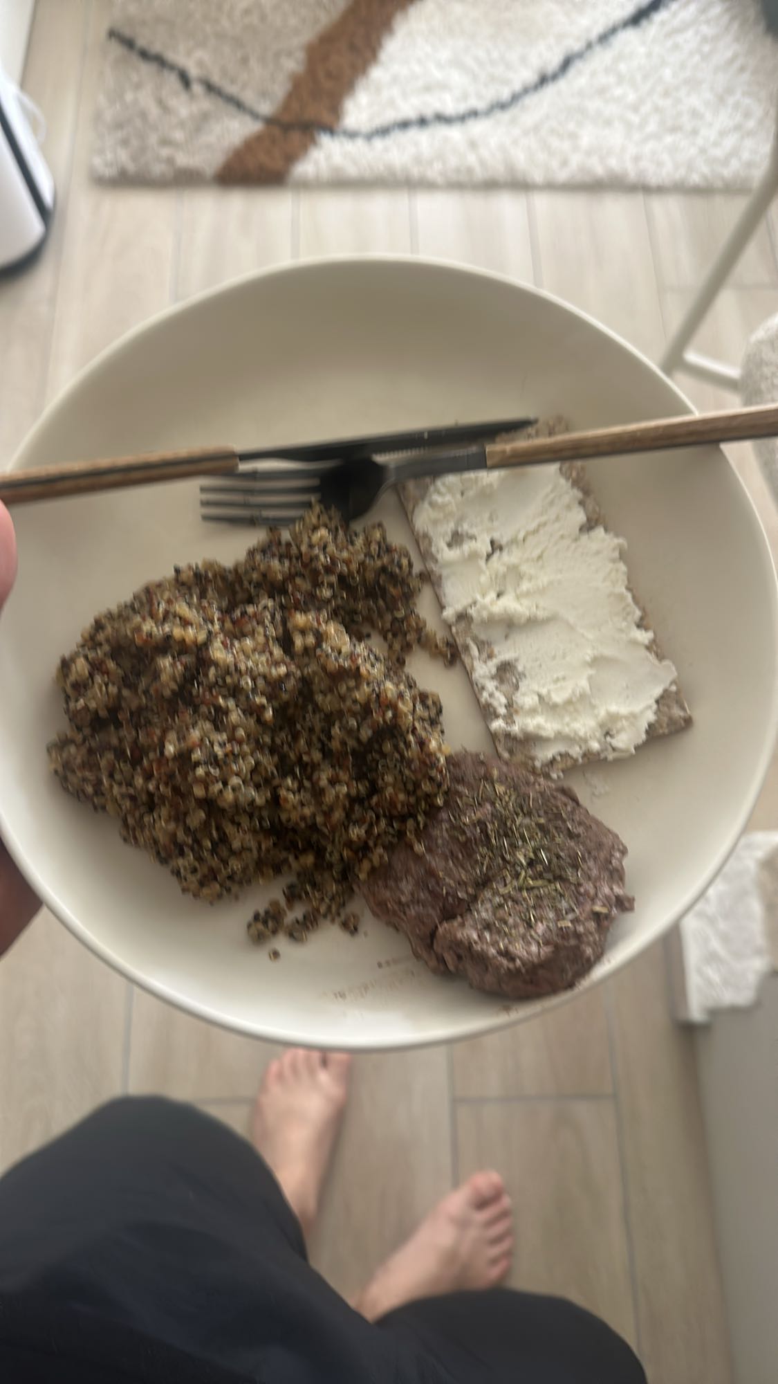 Steak quinoa tartine