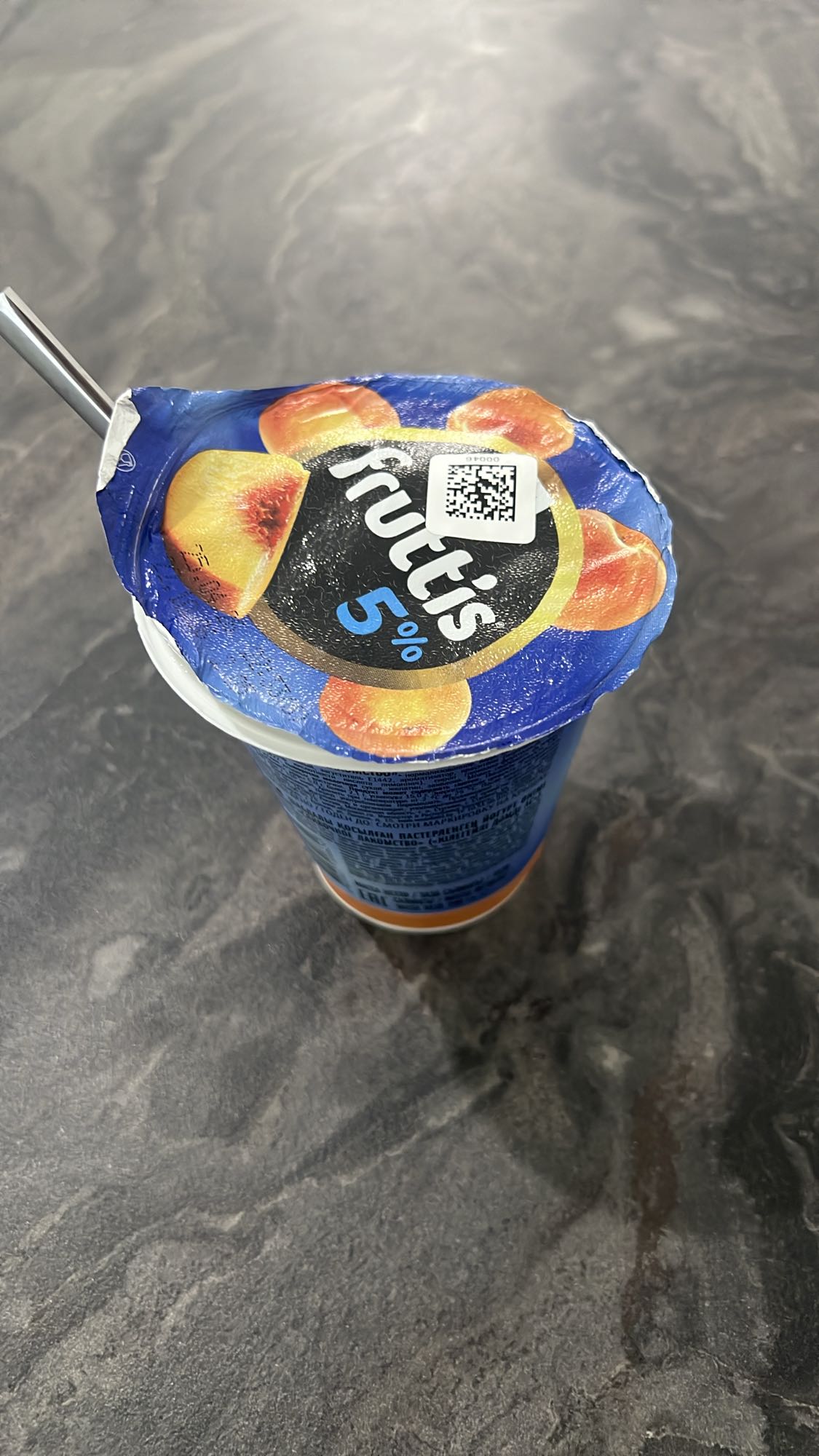 դեղձով մրգային յոգուրտ